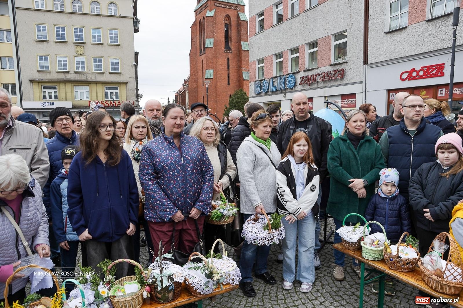 Zdjęcie w galerii na portalu naszraciborz.pl: Święcenie pokarmów wielkanocnych na raciborskim rynku [FOTO i WIDEO] wiadomości z regionu