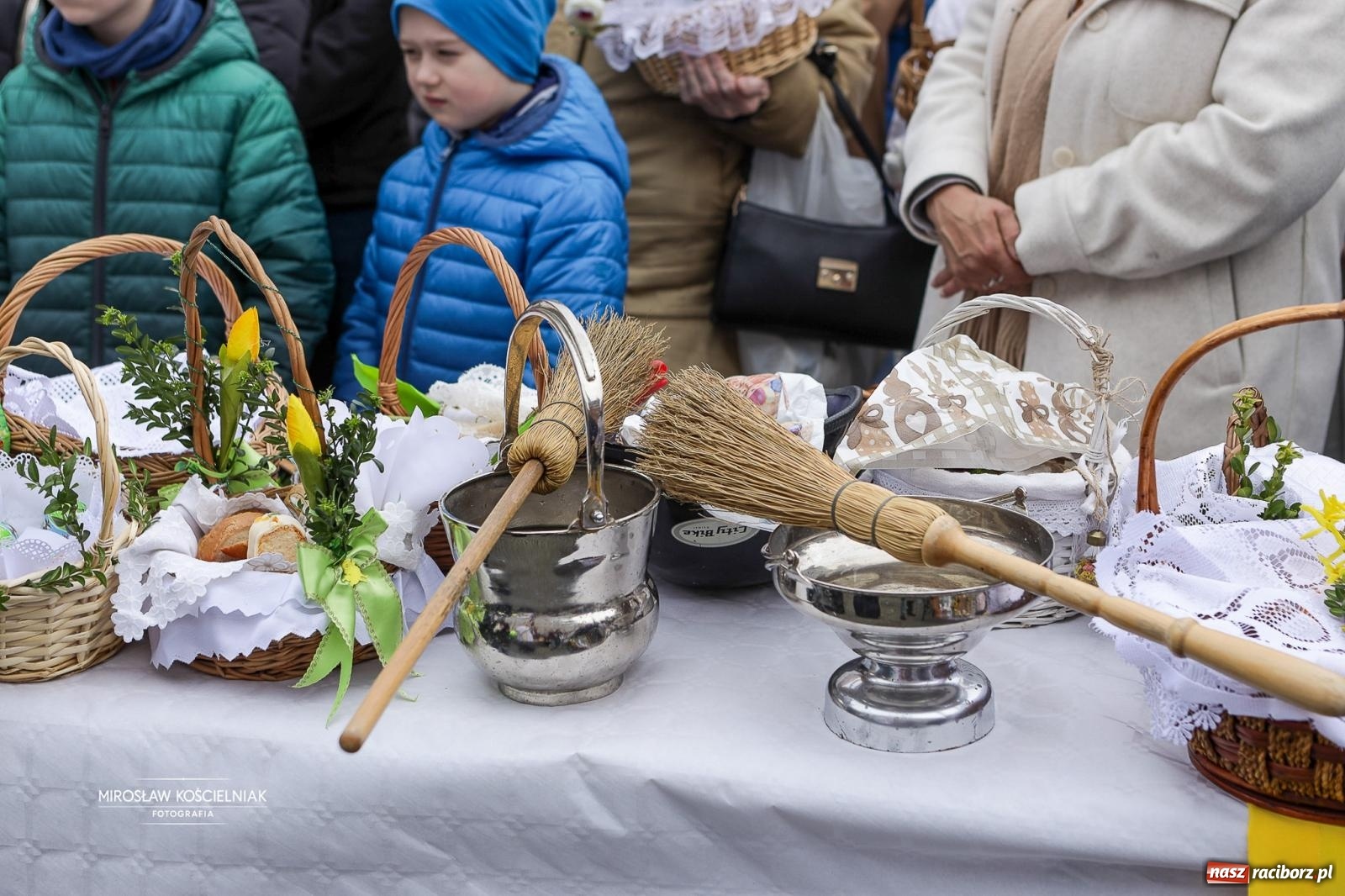 Zdjęcie w galerii na portalu naszraciborz.pl: Święcenie pokarmów wielkanocnych na raciborskim rynku [FOTO i WIDEO] wiadomości z regionu