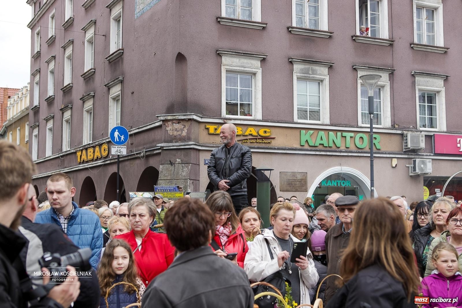 Zdjęcie w galerii na portalu naszraciborz.pl: Święcenie pokarmów wielkanocnych na raciborskim rynku [FOTO i WIDEO] wiadomości z regionu