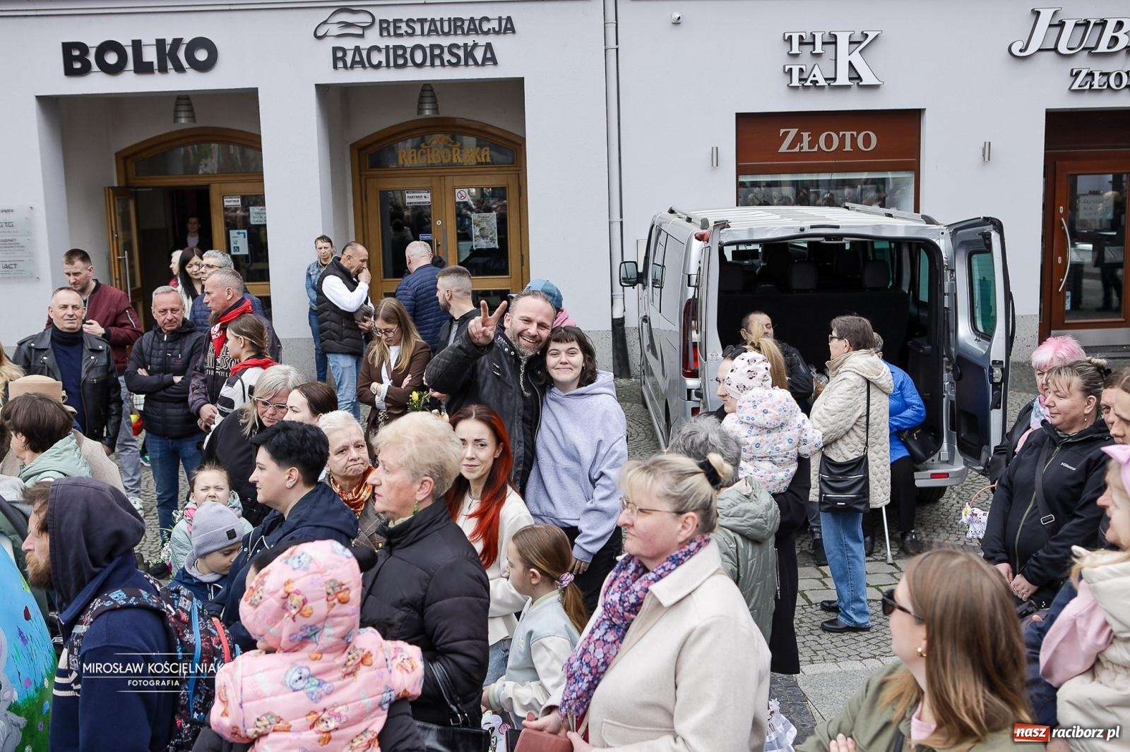 Zdjęcie w galerii na portalu naszraciborz.pl: Święcenie pokarmów wielkanocnych na raciborskim rynku [FOTO i WIDEO] wiadomości z regionu