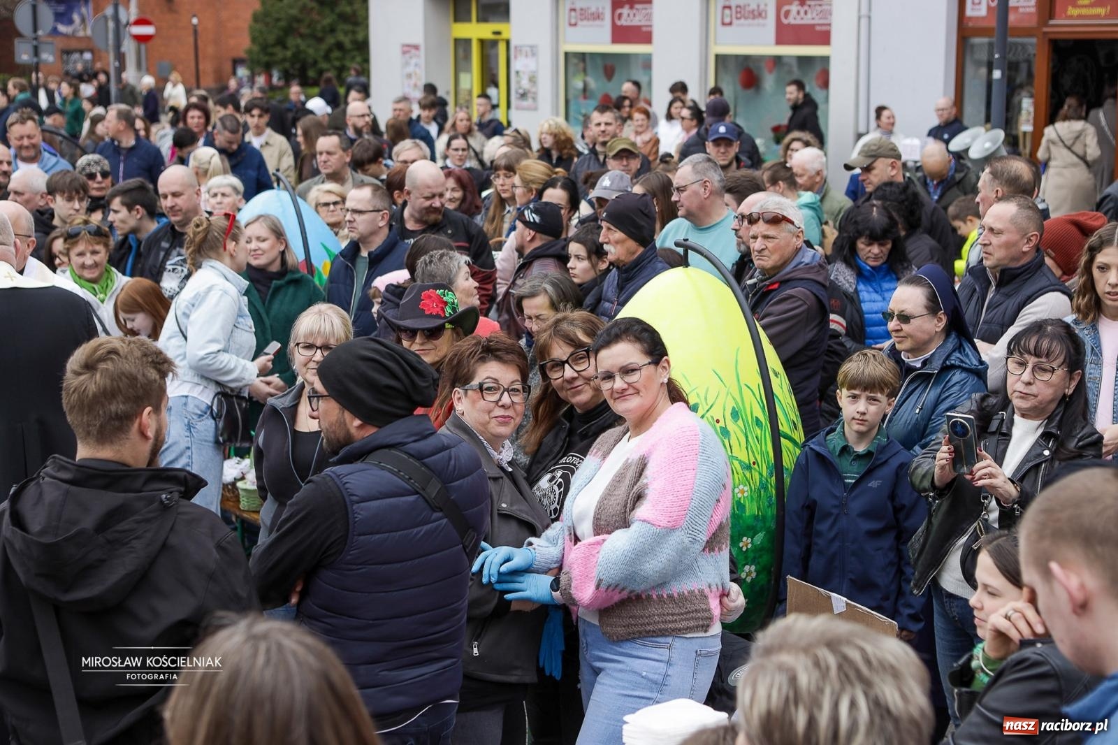 Zdjęcie w galerii na portalu naszraciborz.pl: Święcenie pokarmów wielkanocnych na raciborskim rynku [FOTO i WIDEO] wiadomości z regionu