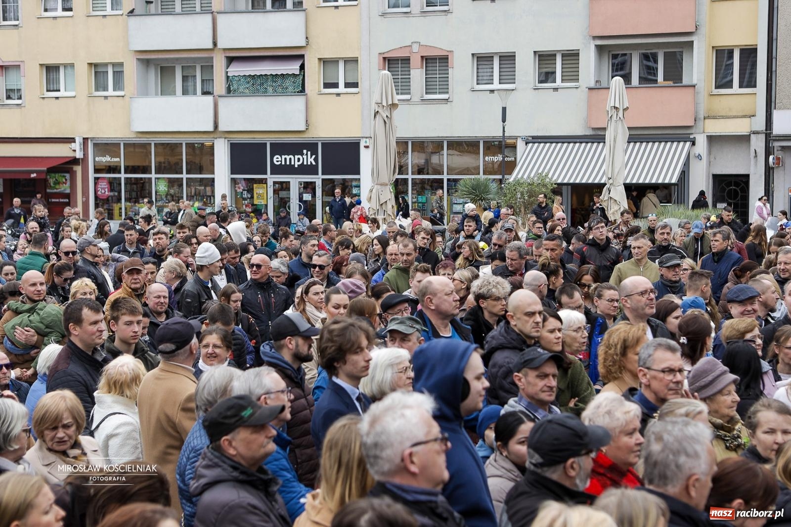 Zdjęcie w galerii na portalu naszraciborz.pl: Święcenie pokarmów wielkanocnych na raciborskim rynku [FOTO i WIDEO] wiadomości z regionu