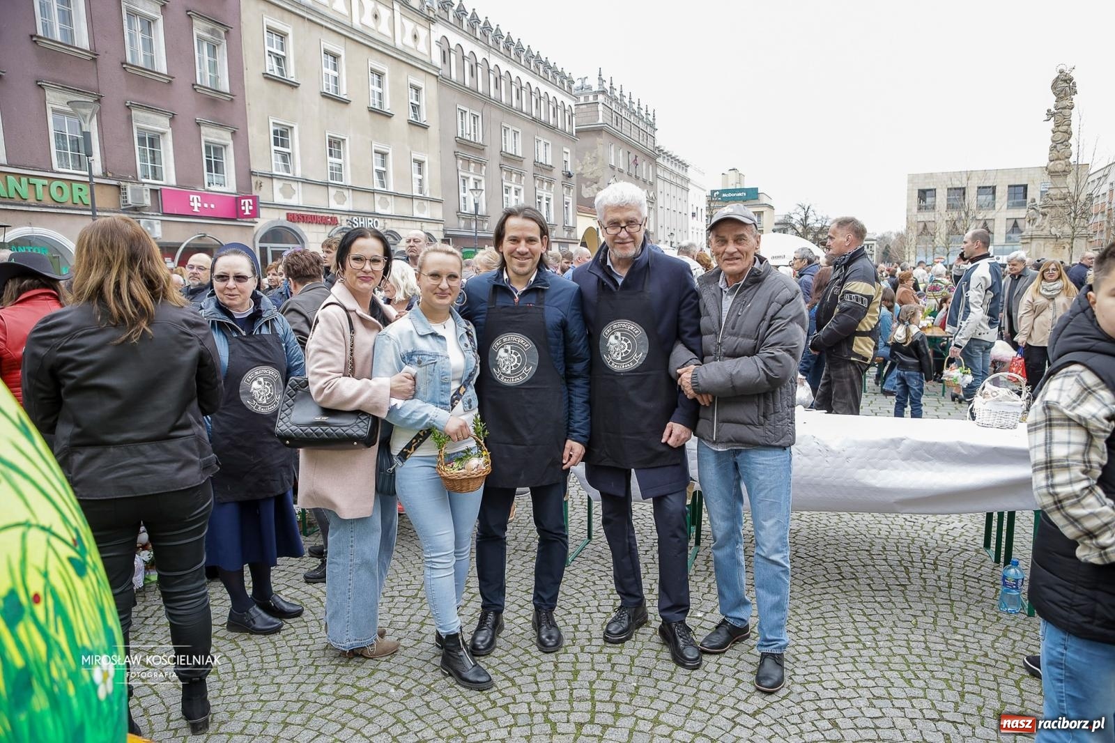 Zdjęcie w galerii na portalu naszraciborz.pl: Święcenie pokarmów wielkanocnych na raciborskim rynku [FOTO i WIDEO] wiadomości z regionu