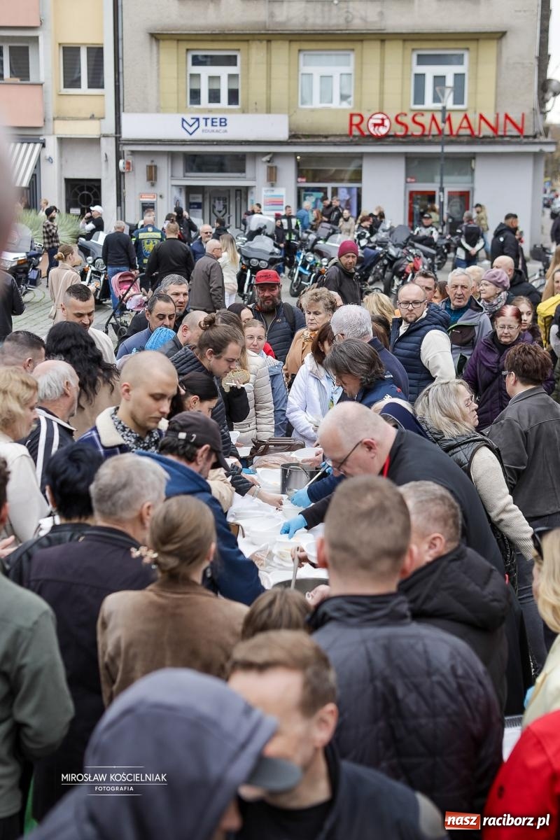Zdjęcie w galerii na portalu naszraciborz.pl: Święcenie pokarmów wielkanocnych na raciborskim rynku [FOTO i WIDEO] wiadomości z regionu
