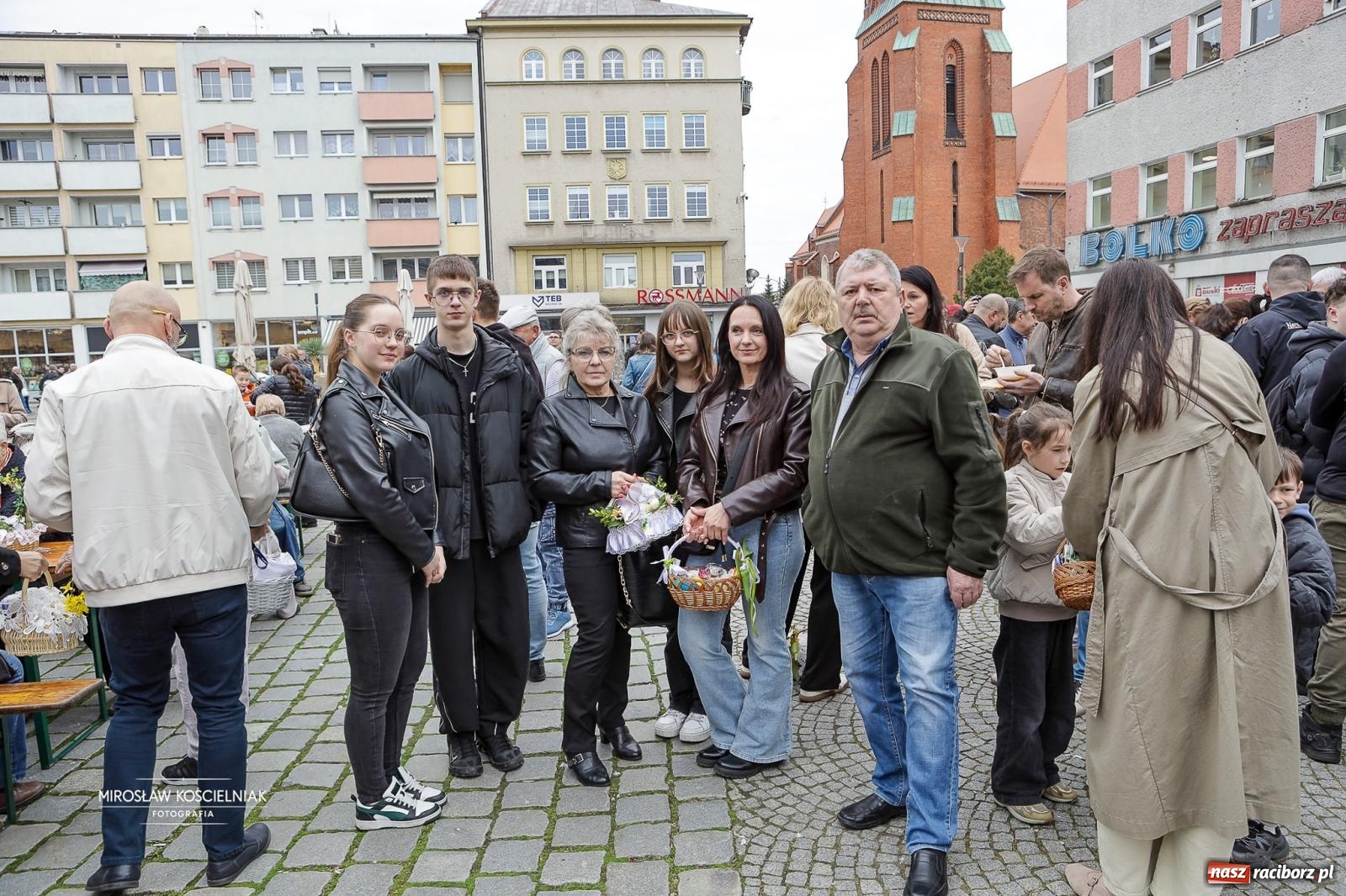 Zdjęcie w galerii na portalu naszraciborz.pl: Święcenie pokarmów wielkanocnych na raciborskim rynku [FOTO i WIDEO] wiadomości z regionu