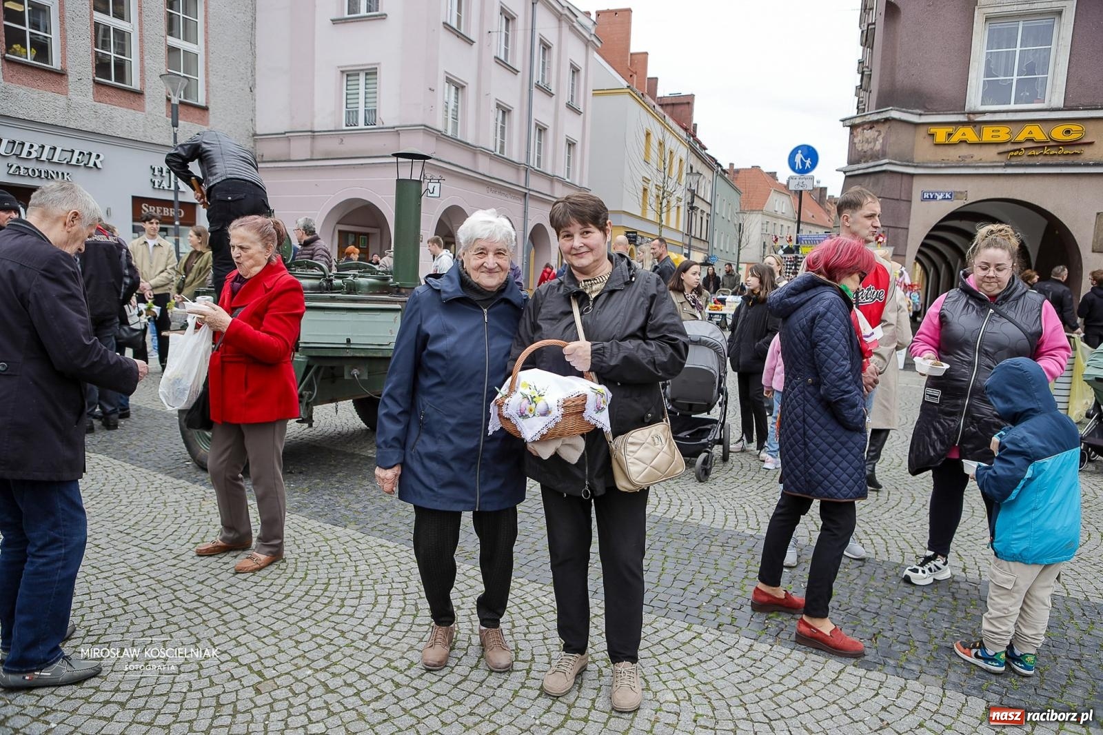 Zdjęcie w galerii na portalu naszraciborz.pl: Święcenie pokarmów wielkanocnych na raciborskim rynku [FOTO i WIDEO] wiadomości z regionu