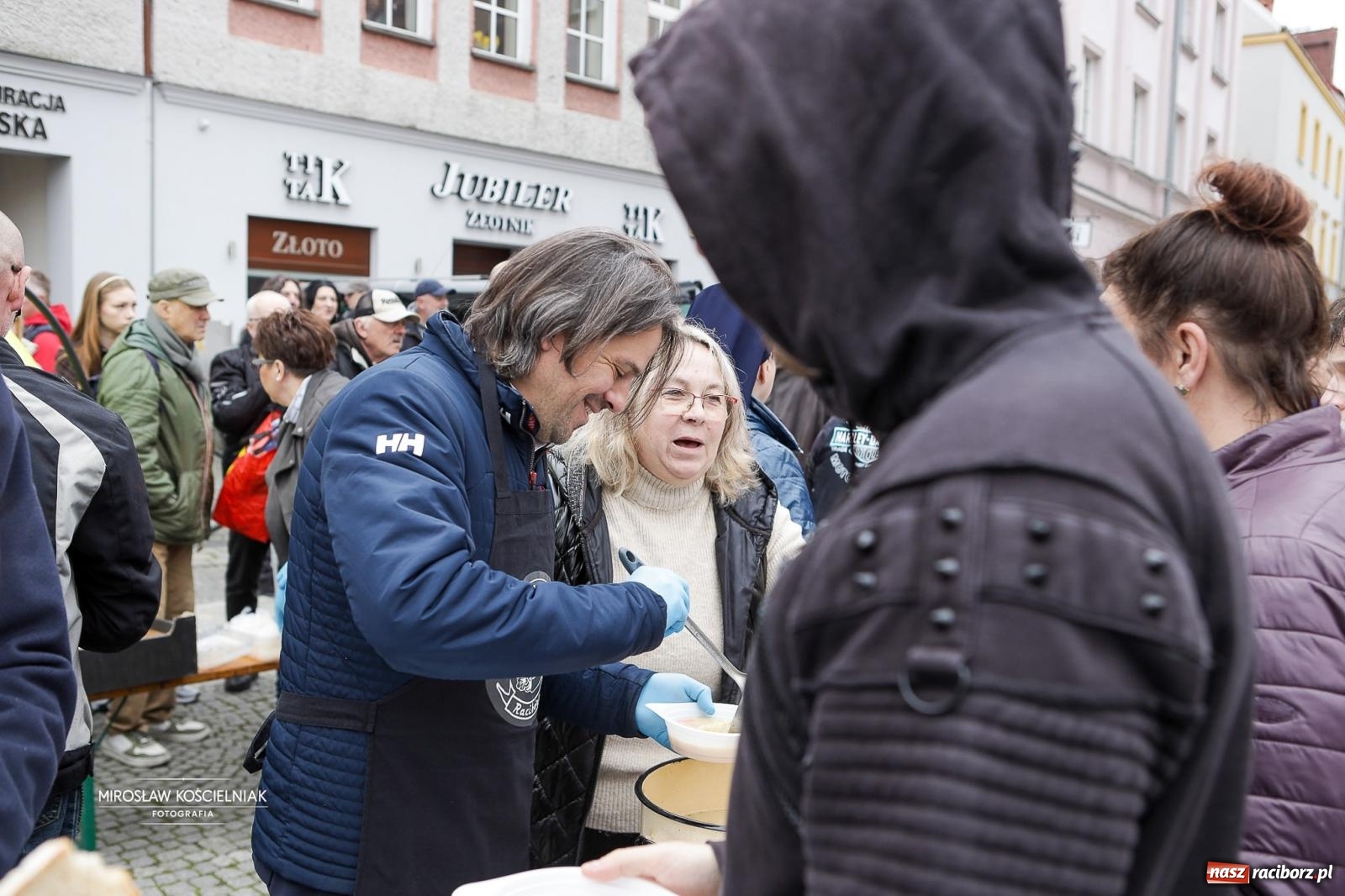 Zdjęcie w galerii na portalu naszraciborz.pl: Święcenie pokarmów wielkanocnych na raciborskim rynku [FOTO i WIDEO] wiadomości z regionu