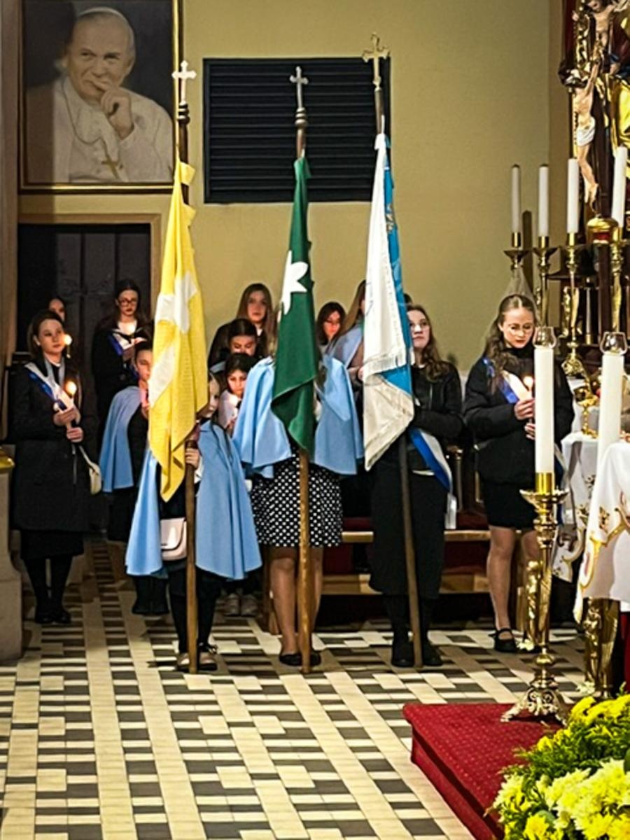 Zdjęcie w galerii na portalu naszraciborz.pl: Czas, wieczność i odnowienie u źródła. Wigilia Paschalna u św. Jana Chrzciciela w Raciborzu-Ostrogu z biskupem wiadomości z regionu