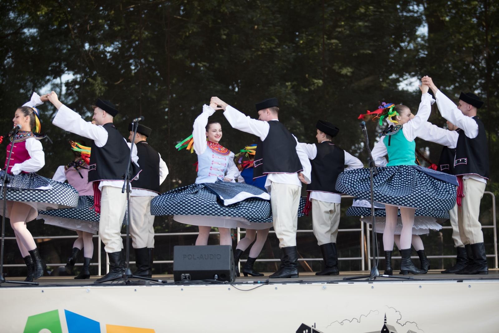 Zdjęcie w galerii na portalu naszraciborz.pl: Taneczna podróż przez siedem regionów Polski wiadomości z regionu