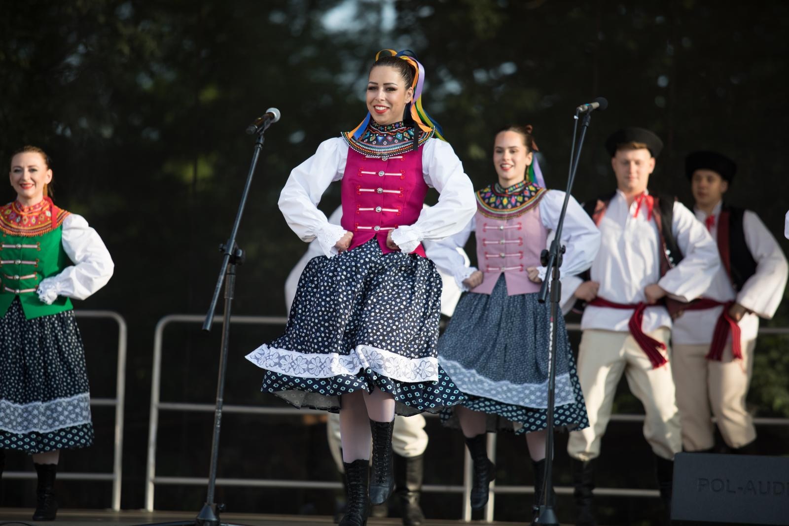 Zdjęcie w galerii na portalu naszraciborz.pl: Taneczna podróż przez siedem regionów Polski wiadomości z regionu