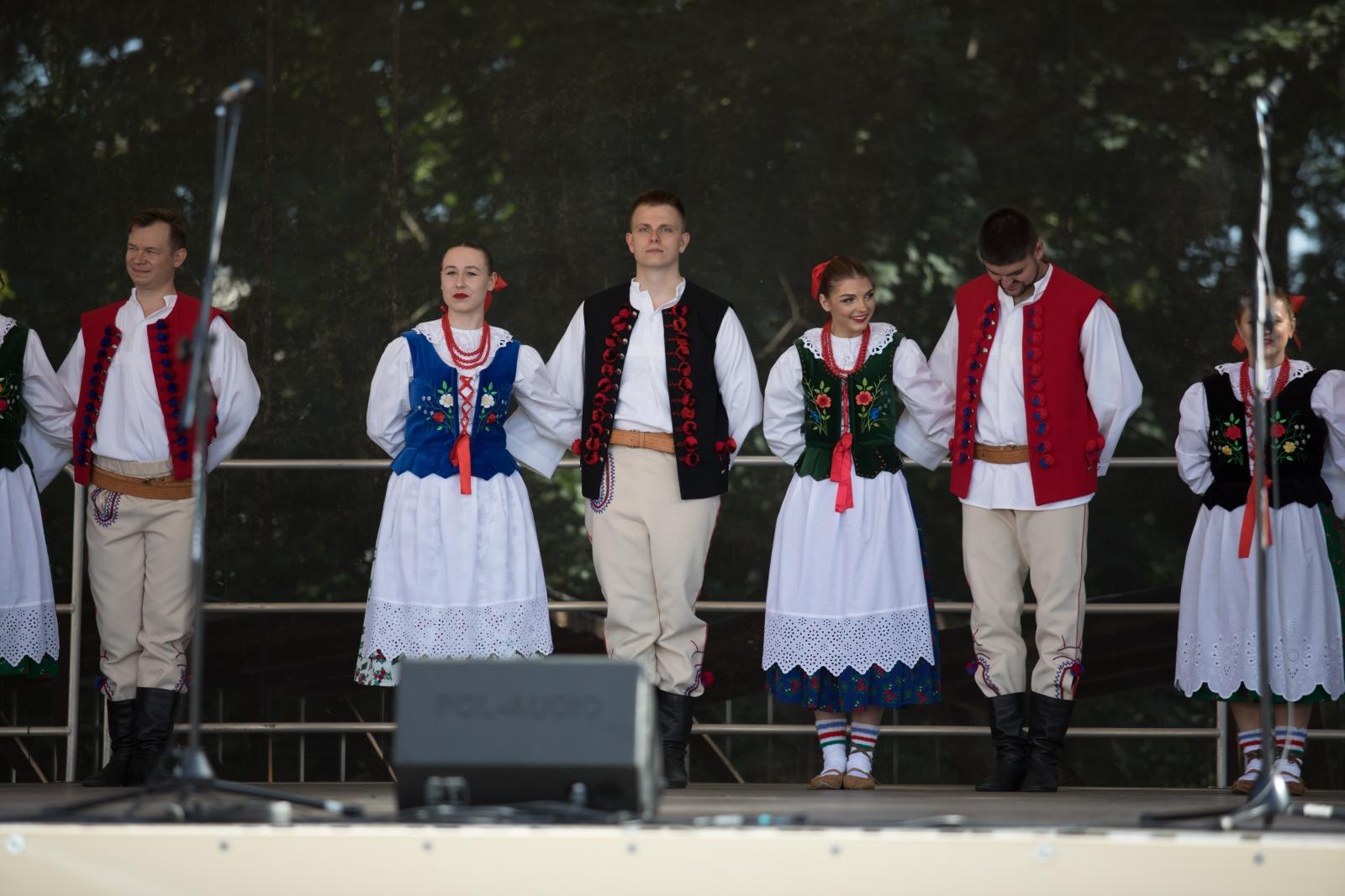 Zdjęcie w galerii na portalu naszraciborz.pl: Taneczna podróż przez siedem regionów Polski wiadomości z regionu