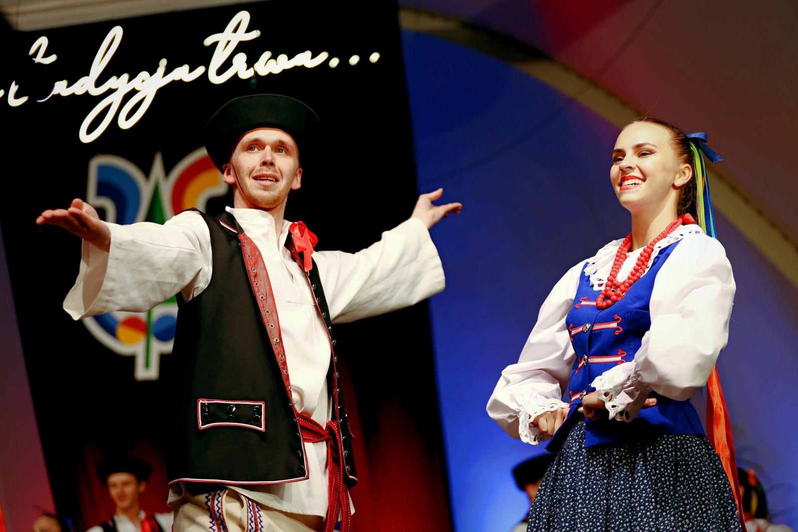 Zdjęcie w galerii na portalu naszraciborz.pl: Taneczna podróż przez siedem regionów Polski wiadomości z regionu