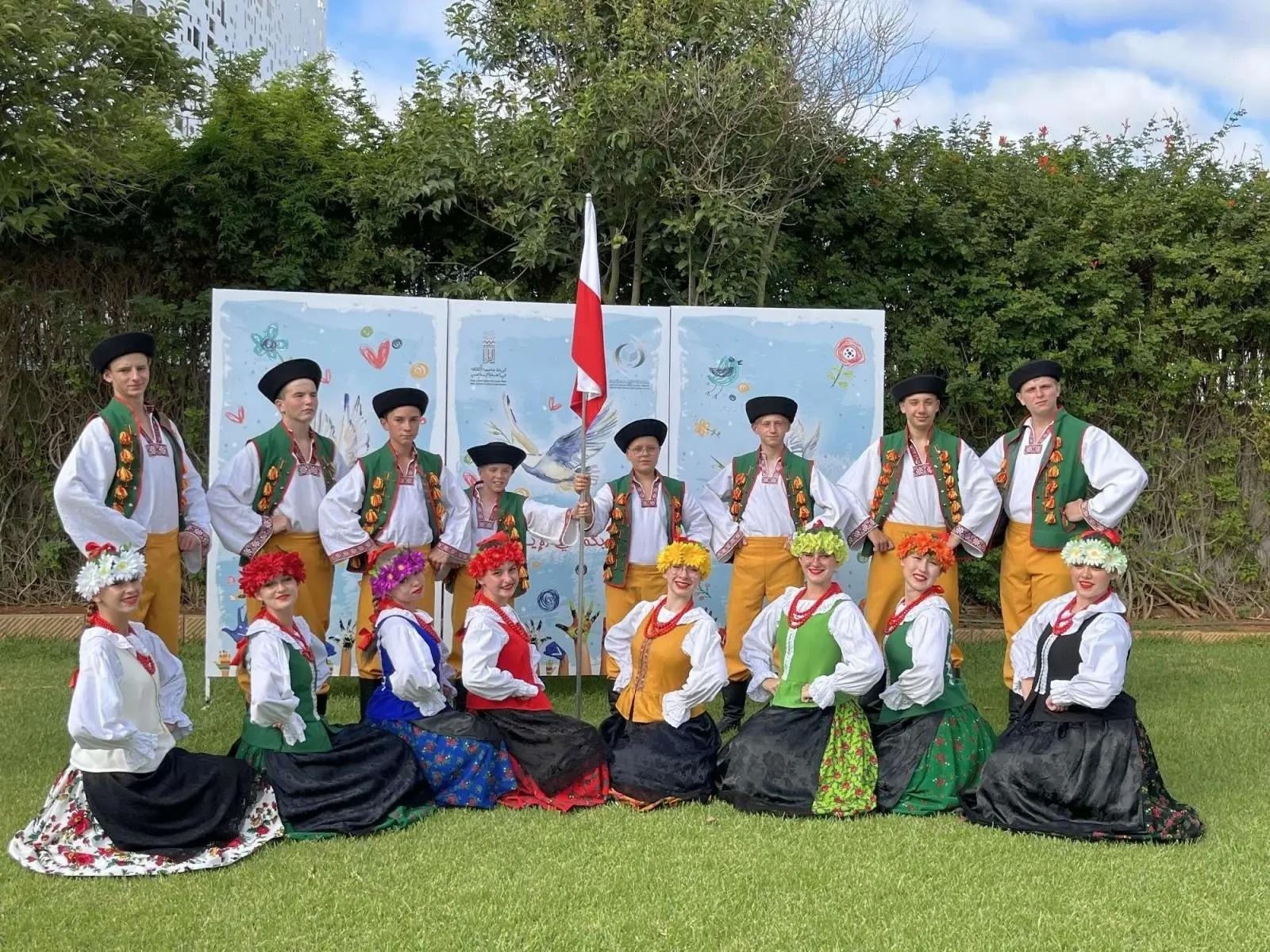 Zdjęcie w galerii na portalu naszraciborz.pl: Taneczna podróż przez siedem regionów Polski wiadomości z regionu