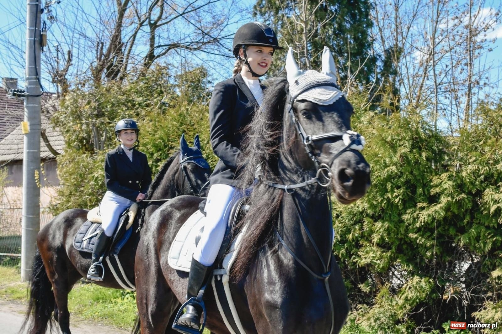 Zdjęcie w galerii na portalu naszraciborz.pl: Wielkanocna procesja konna w Zawadzie Książęcej przeszła polami trójwsi [FOTO i WIDEO] wiadomości z regionu