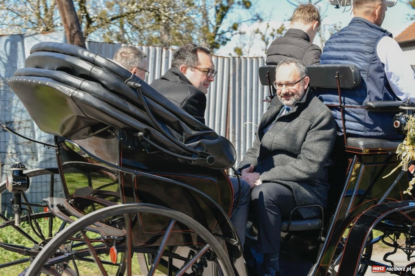 Zdjęcie w galerii na portalu naszraciborz.pl: Wielkanocna procesja konna w Zawadzie Książęcej przeszła polami trójwsi [FOTO i WIDEO] wiadomości z regionu