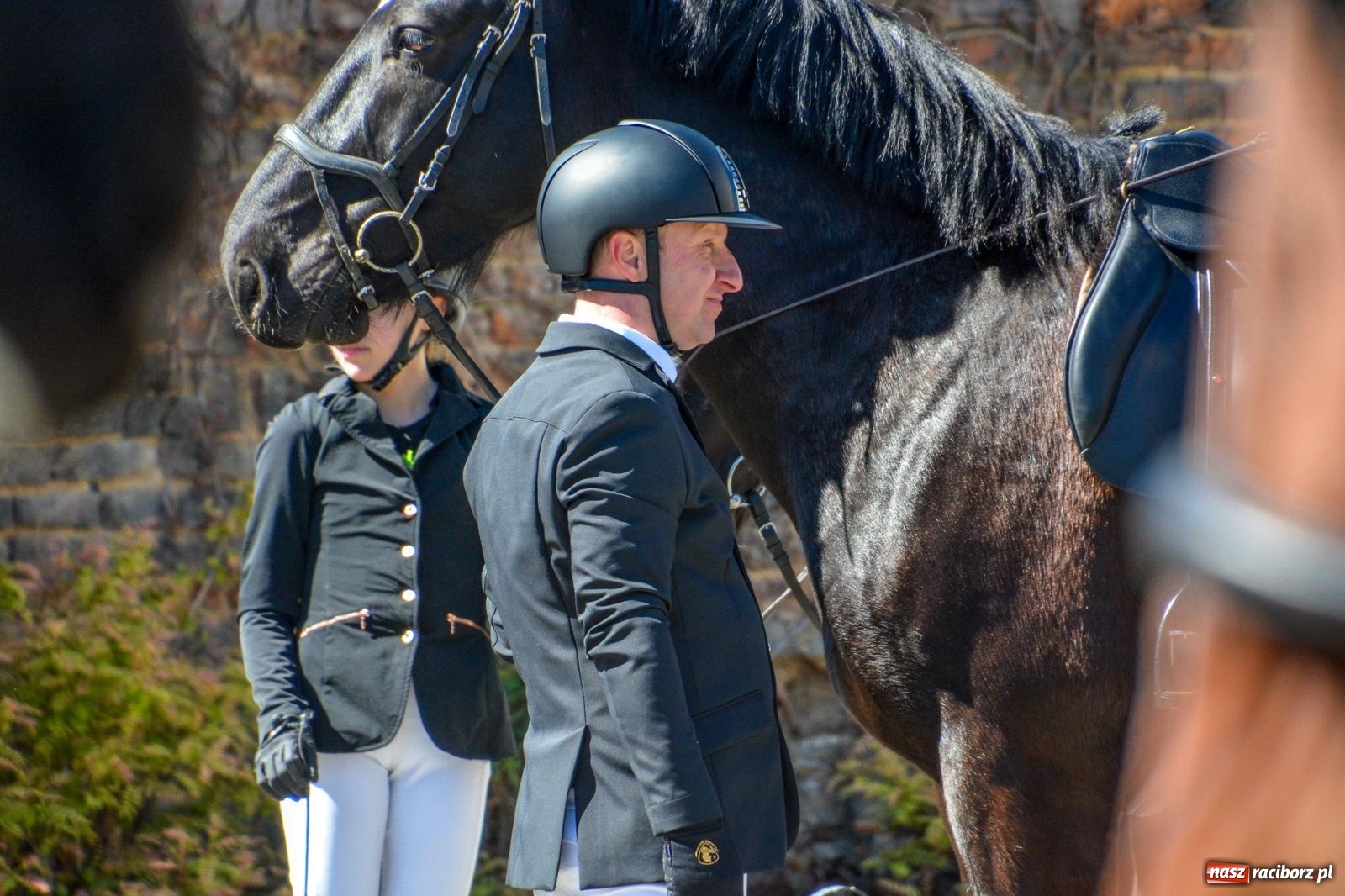 Zdjęcie w galerii na portalu naszraciborz.pl: Pietrowice Wielkie: 101 koni, policjanci w siodle i husaria - wielkanocna tradycja procesji błagalnej [FOTO i WIDEO] wiadomości z regionu