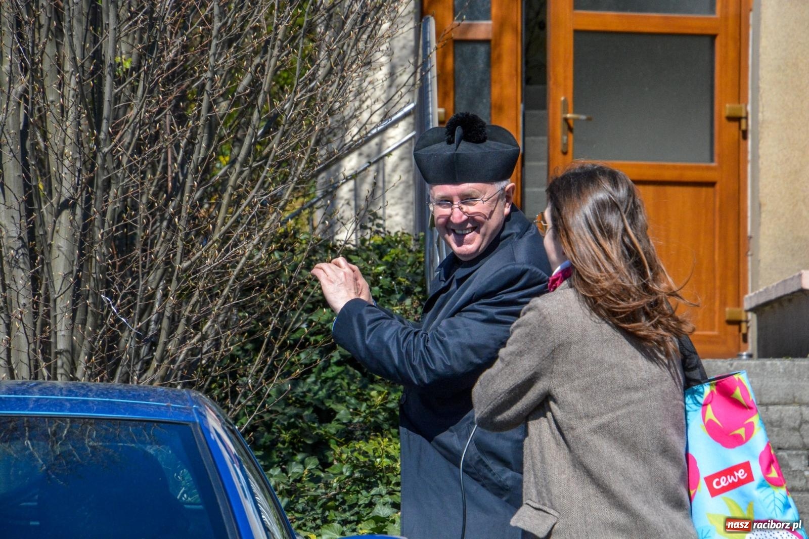 Zdjęcie w galerii na portalu naszraciborz.pl: Pietrowice Wielkie: 101 koni, policjanci w siodle i husaria - wielkanocna tradycja procesji błagalnej [FOTO i WIDEO] wiadomości z regionu