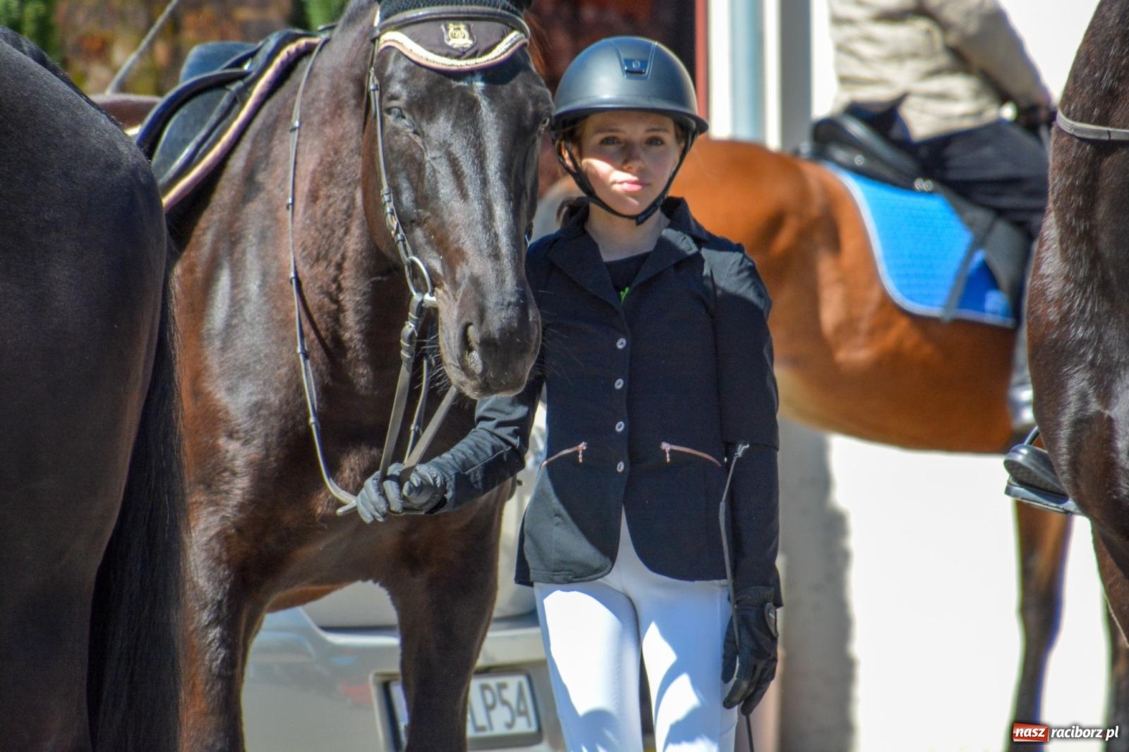 Zdjęcie w galerii na portalu naszraciborz.pl: Pietrowice Wielkie: 101 koni, policjanci w siodle i husaria - wielkanocna tradycja procesji błagalnej [FOTO i WIDEO] wiadomości z regionu