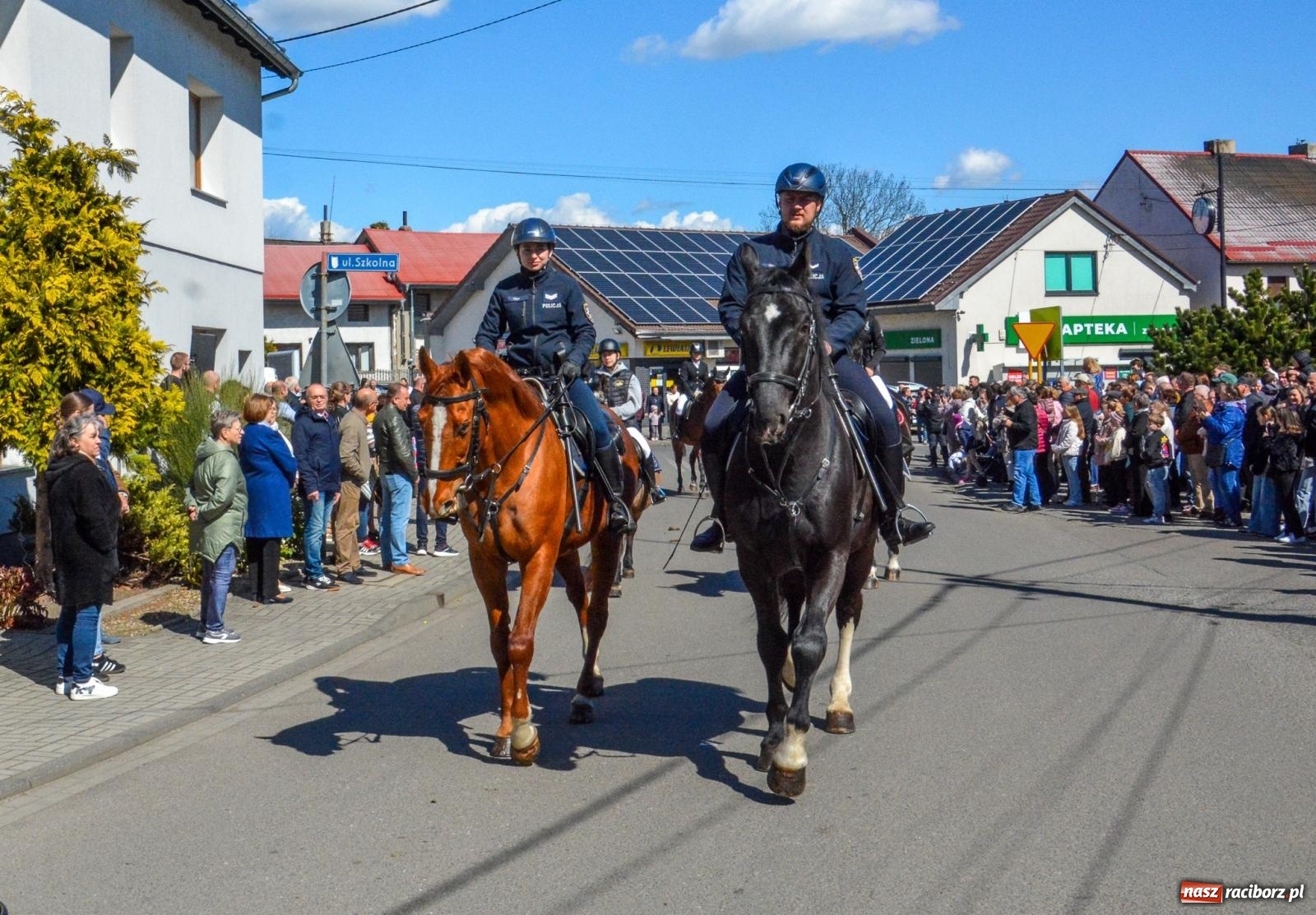 Zdjęcie w galerii na portalu naszraciborz.pl: Pietrowice Wielkie: 101 koni, policjanci w siodle i husaria - wielkanocna tradycja procesji błagalnej [FOTO i WIDEO] wiadomości z regionu