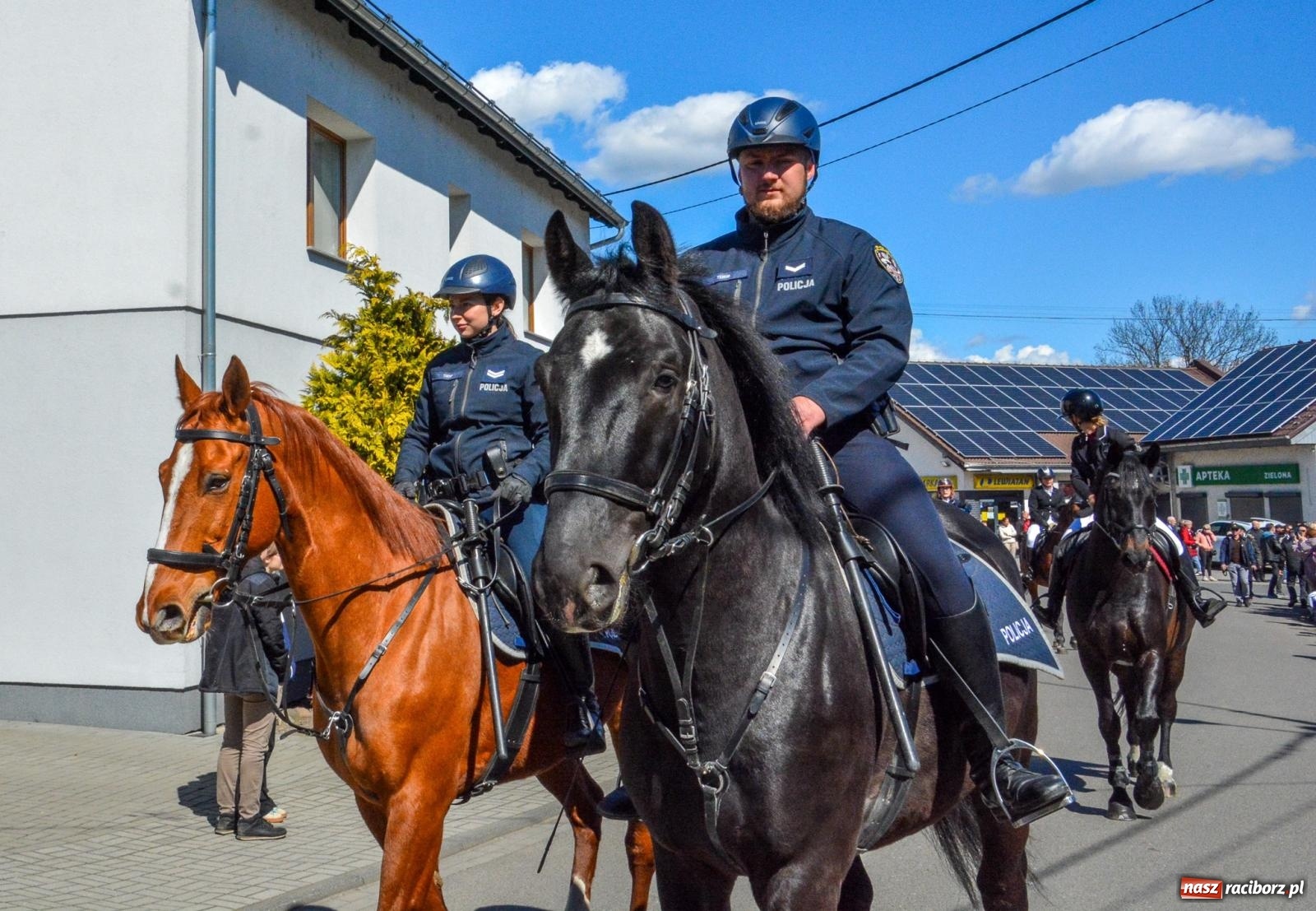 Zdjęcie w galerii na portalu naszraciborz.pl: Pietrowice Wielkie: 101 koni, policjanci w siodle i husaria - wielkanocna tradycja procesji błagalnej [FOTO i WIDEO] wiadomości z regionu