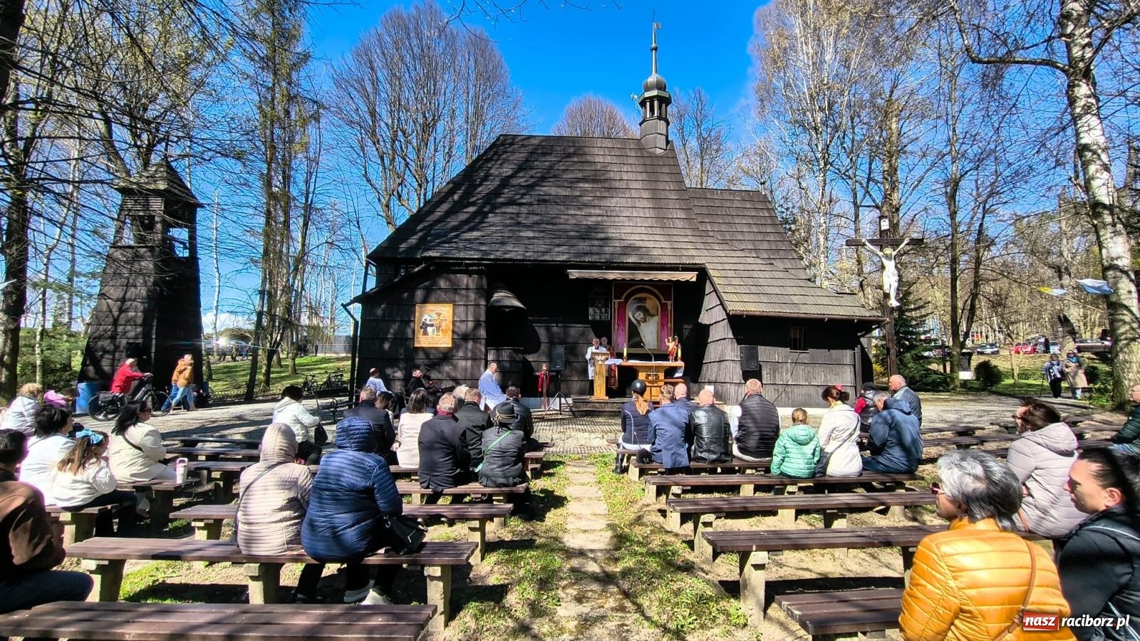 Zdjęcie w galerii na portalu naszraciborz.pl: Pietrowice Wielkie: 101 koni, policjanci w siodle i husaria - wielkanocna tradycja procesji błagalnej [FOTO i WIDEO] wiadomości z regionu