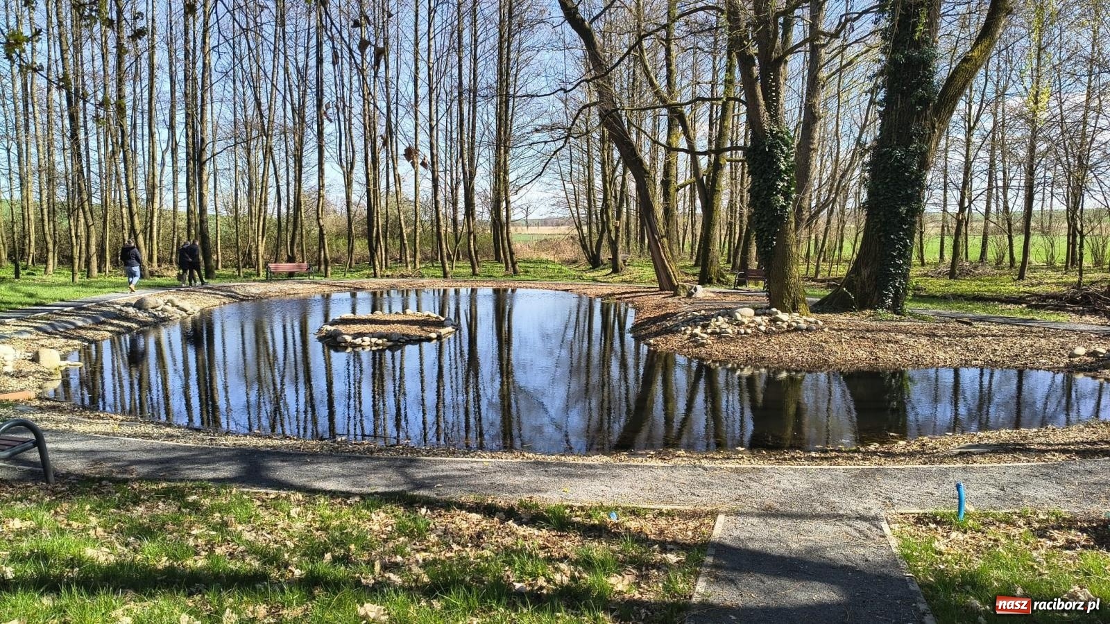 Zdjęcie w galerii na portalu naszraciborz.pl: Pietrowice Wielkie: 101 koni, policjanci w siodle i husaria - wielkanocna tradycja procesji błagalnej [FOTO i WIDEO] wiadomości z regionu