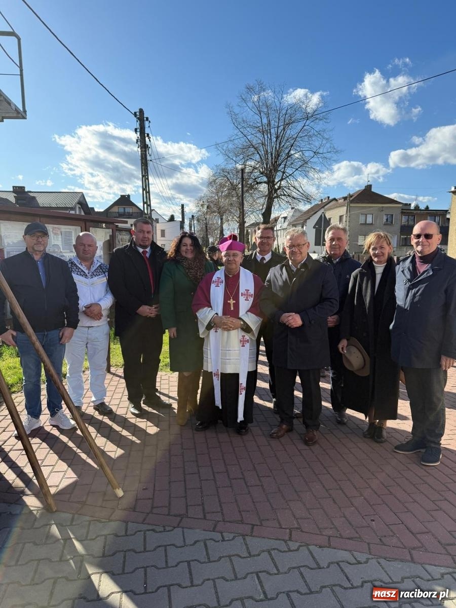 Zdjęcie w galerii na portalu naszraciborz.pl: Bieńkowice: średniowieczna tradycja wciąż żywa - ponad sto koni w procesji [FOTO i WIDEO] wiadomości z regionu