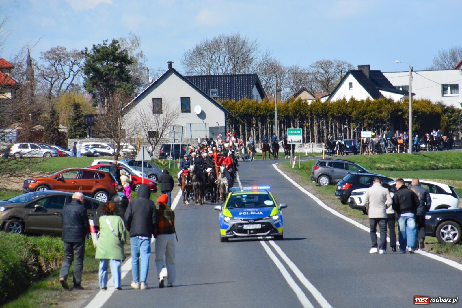 Zdjęcie w galerii na portalu naszraciborz.pl: Racibórz-Sudół: wielkanocna procesja konna z tradycją i modlitwą o urodzaj wiadomości z regionu