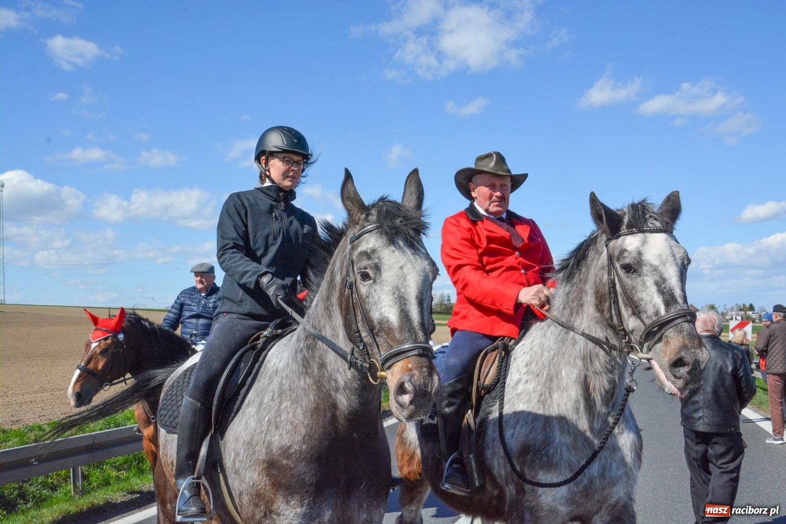 Zdjęcie w galerii na portalu naszraciborz.pl: Racibórz-Sudół: wielkanocna procesja konna z tradycją i modlitwą o urodzaj wiadomości z regionu