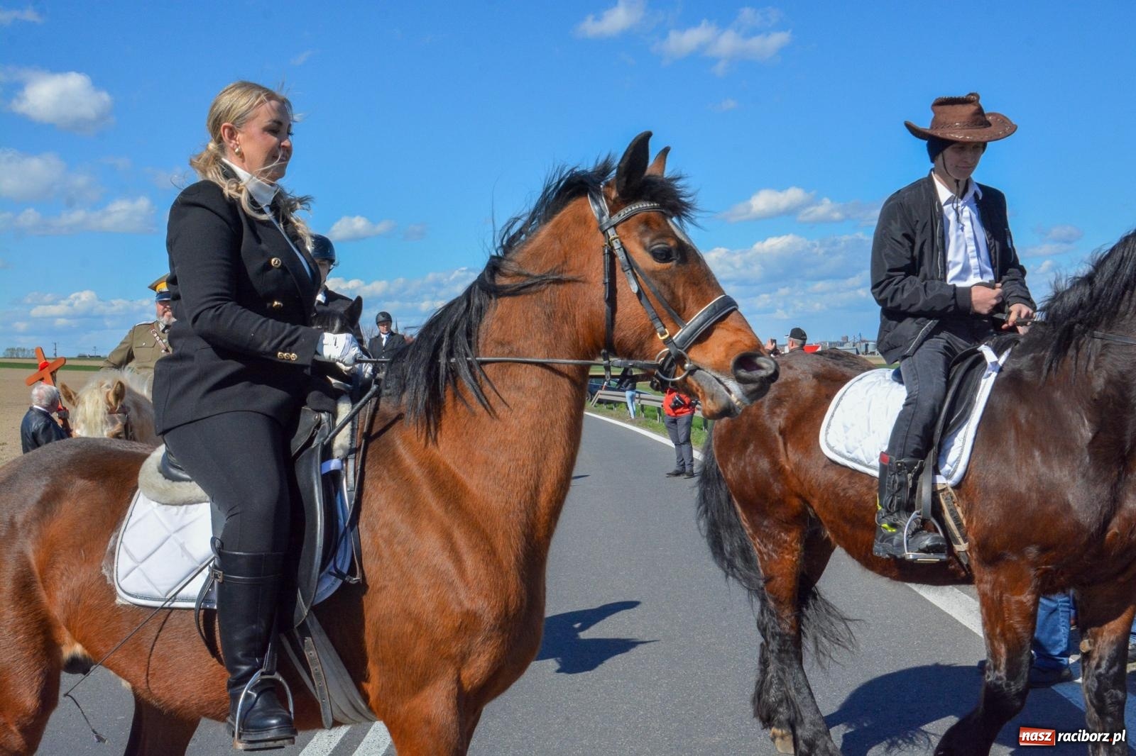 Zdjęcie w galerii na portalu naszraciborz.pl: Racibórz-Sudół: wielkanocna procesja konna z tradycją i modlitwą o urodzaj wiadomości z regionu