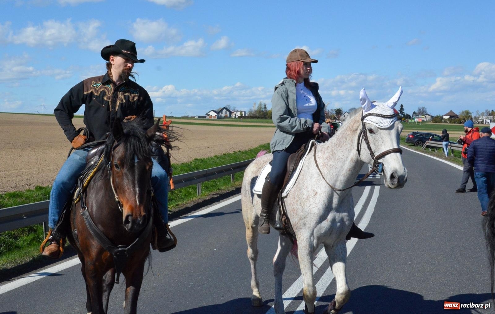 Zdjęcie w galerii na portalu naszraciborz.pl: Racibórz-Sudół: wielkanocna procesja konna z tradycją i modlitwą o urodzaj wiadomości z regionu