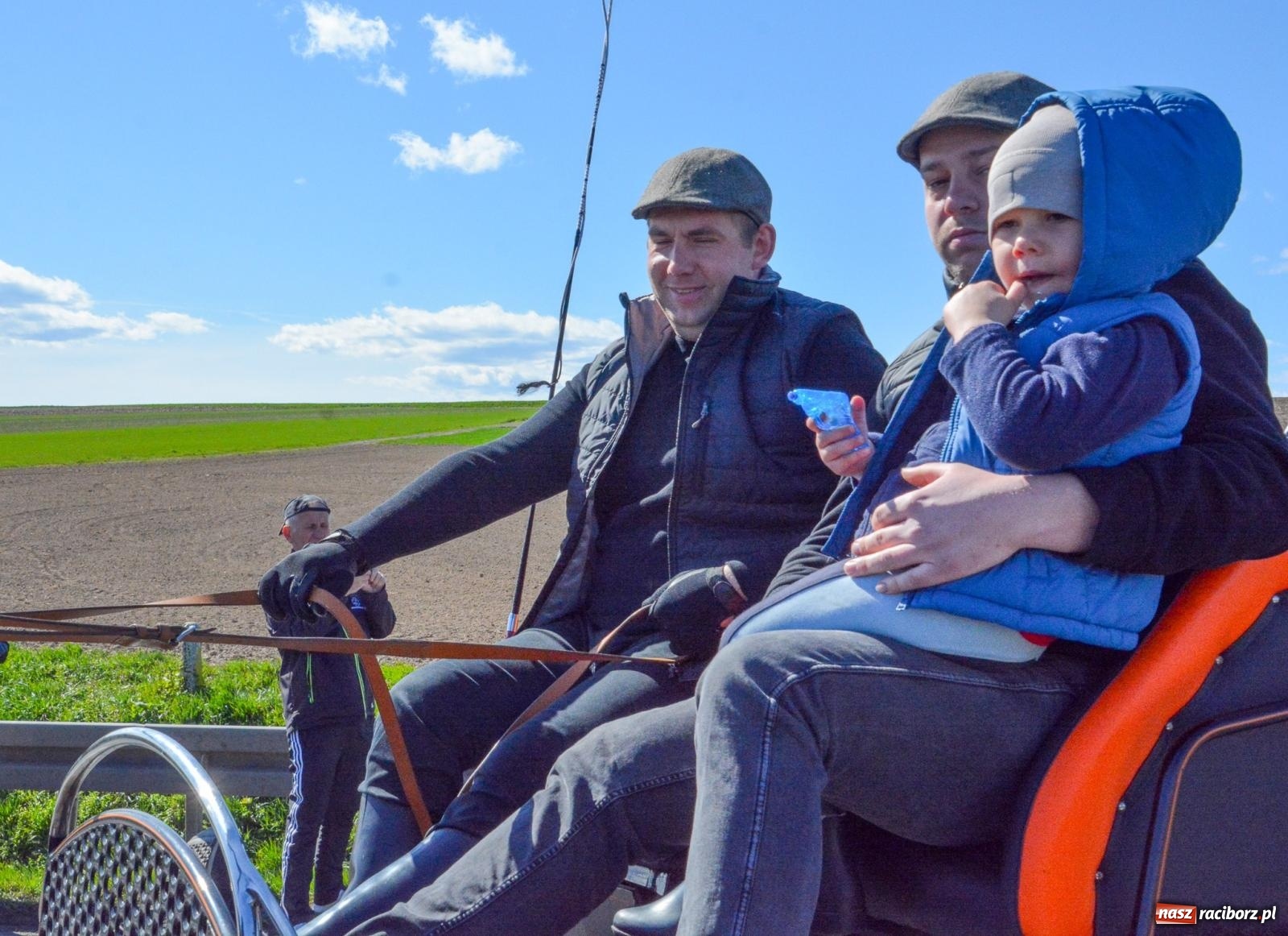 Zdjęcie w galerii na portalu naszraciborz.pl: Racibórz-Sudół: wielkanocna procesja konna z tradycją i modlitwą o urodzaj wiadomości z regionu