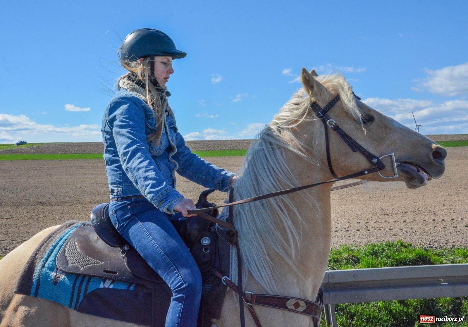 Zdjęcie w galerii na portalu naszraciborz.pl: Racibórz-Sudół: wielkanocna procesja konna z tradycją i modlitwą o urodzaj wiadomości z regionu