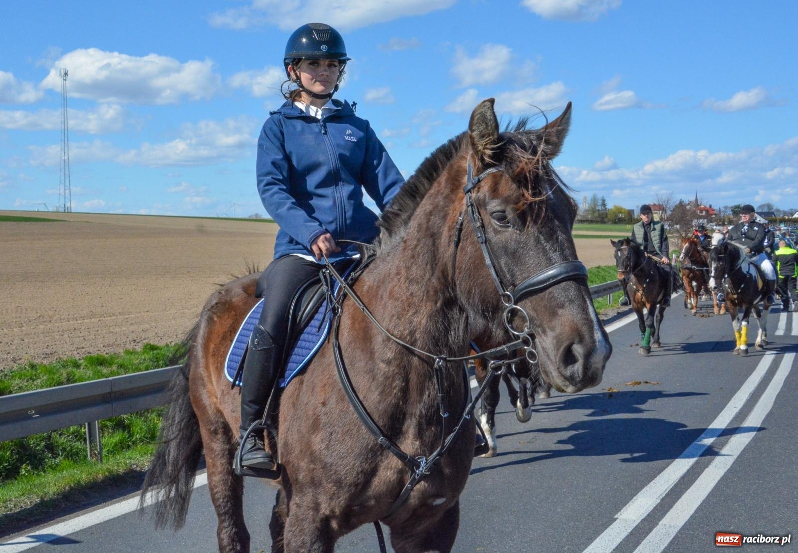Zdjęcie w galerii na portalu naszraciborz.pl: Racibórz-Sudół: wielkanocna procesja konna z tradycją i modlitwą o urodzaj wiadomości z regionu