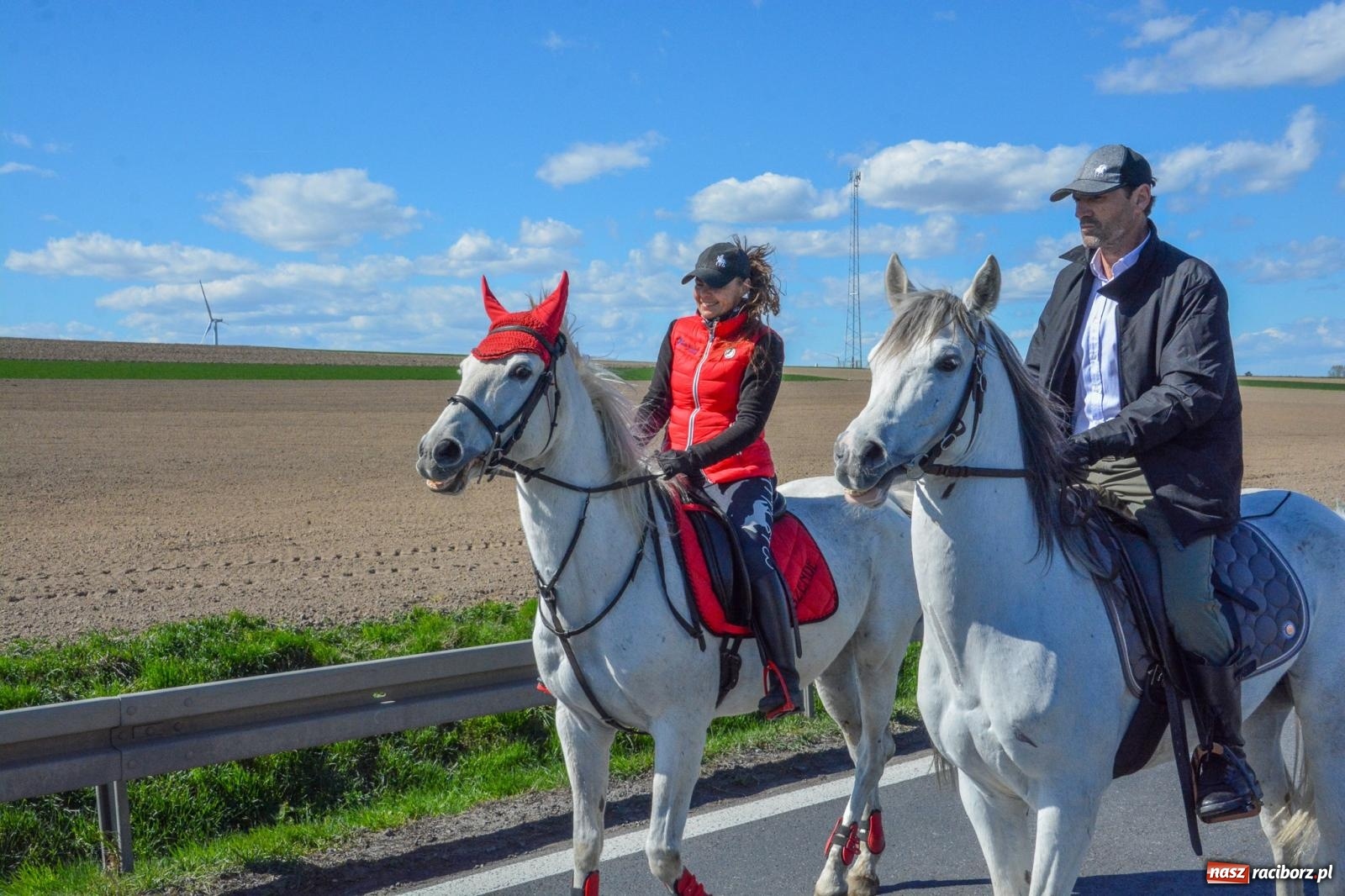 Zdjęcie w galerii na portalu naszraciborz.pl: Racibórz-Sudół: wielkanocna procesja konna z tradycją i modlitwą o urodzaj wiadomości z regionu