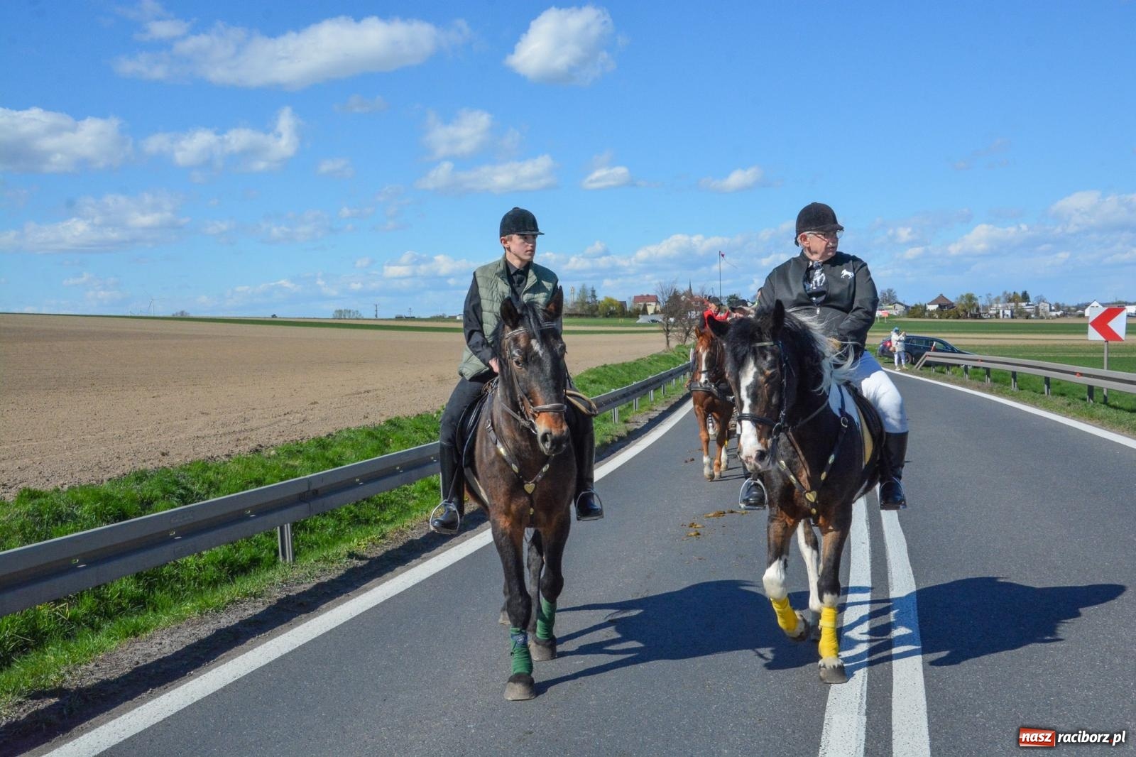 Zdjęcie w galerii na portalu naszraciborz.pl: Racibórz-Sudół: wielkanocna procesja konna z tradycją i modlitwą o urodzaj wiadomości z regionu