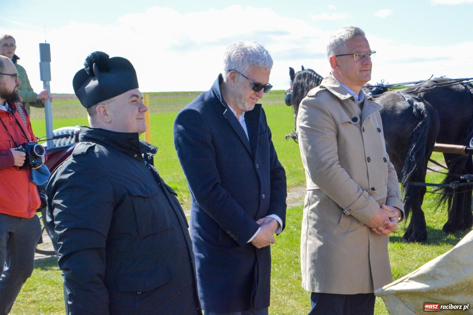 Zdjęcie w galerii na portalu naszraciborz.pl: Racibórz-Sudół: wielkanocna procesja konna z tradycją i modlitwą o urodzaj wiadomości z regionu