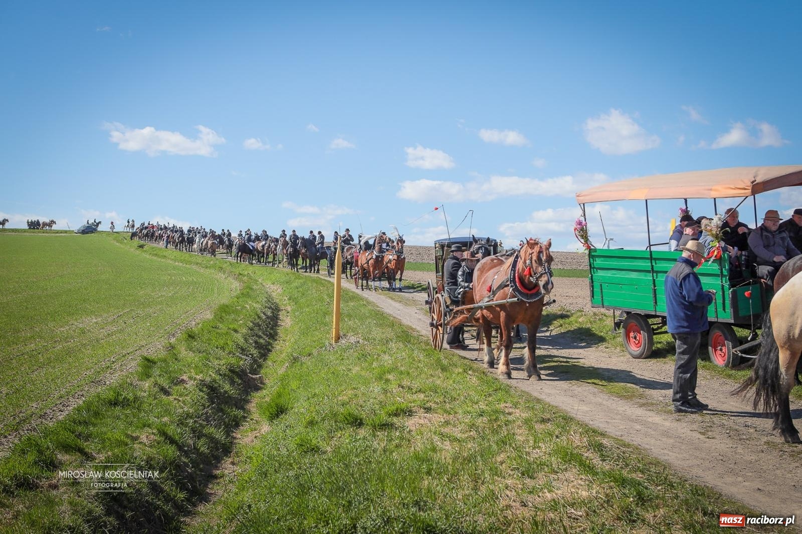 Zdjęcie w galerii na portalu naszraciborz.pl: Wielkanocny objazd pól w powiecie raciborskim [BIEŃKOWICE, PIETROWICE WLK., SUDÓŁ] wiadomości z regionu
