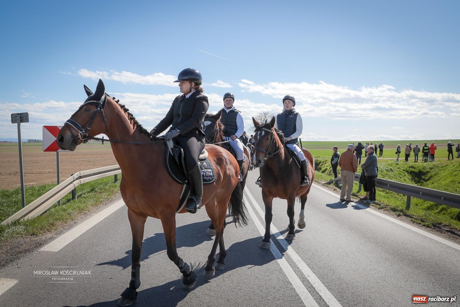 Zdjęcie w galerii na portalu naszraciborz.pl: Wielkanocny objazd pól w powiecie raciborskim [BIEŃKOWICE, PIETROWICE WLK., SUDÓŁ] wiadomości z regionu