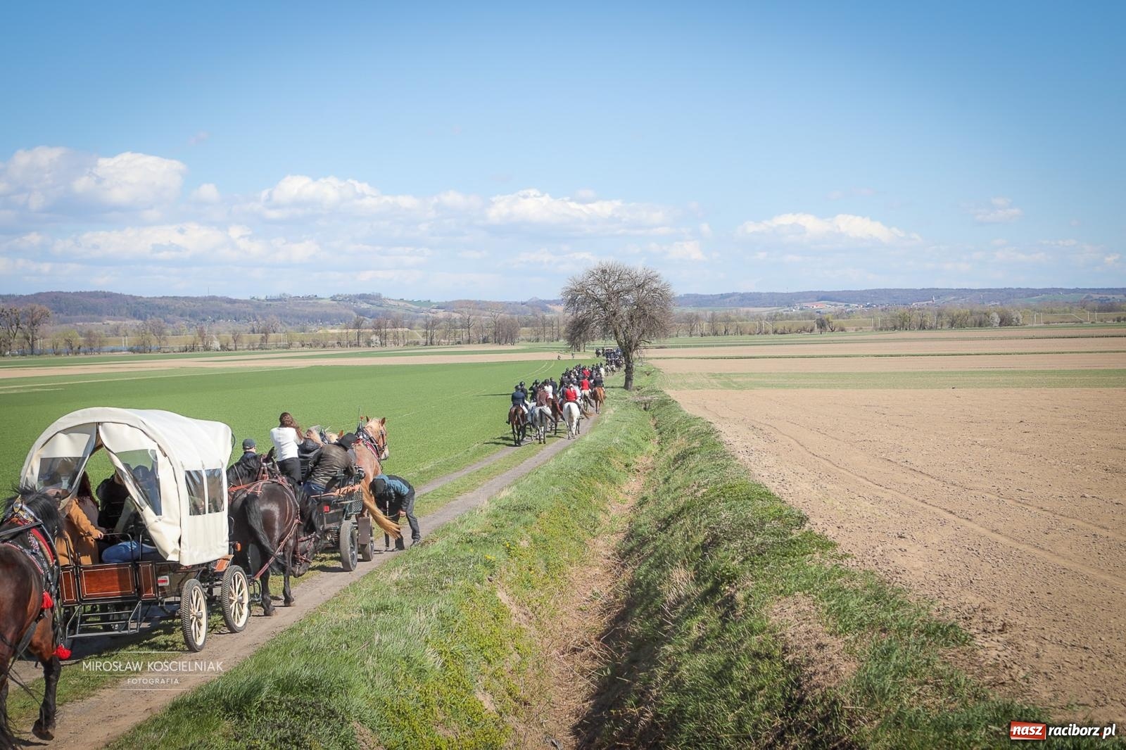 Zdjęcie w galerii na portalu naszraciborz.pl: Wielkanocny objazd pól w powiecie raciborskim [BIEŃKOWICE, PIETROWICE WLK., SUDÓŁ] wiadomości z regionu
