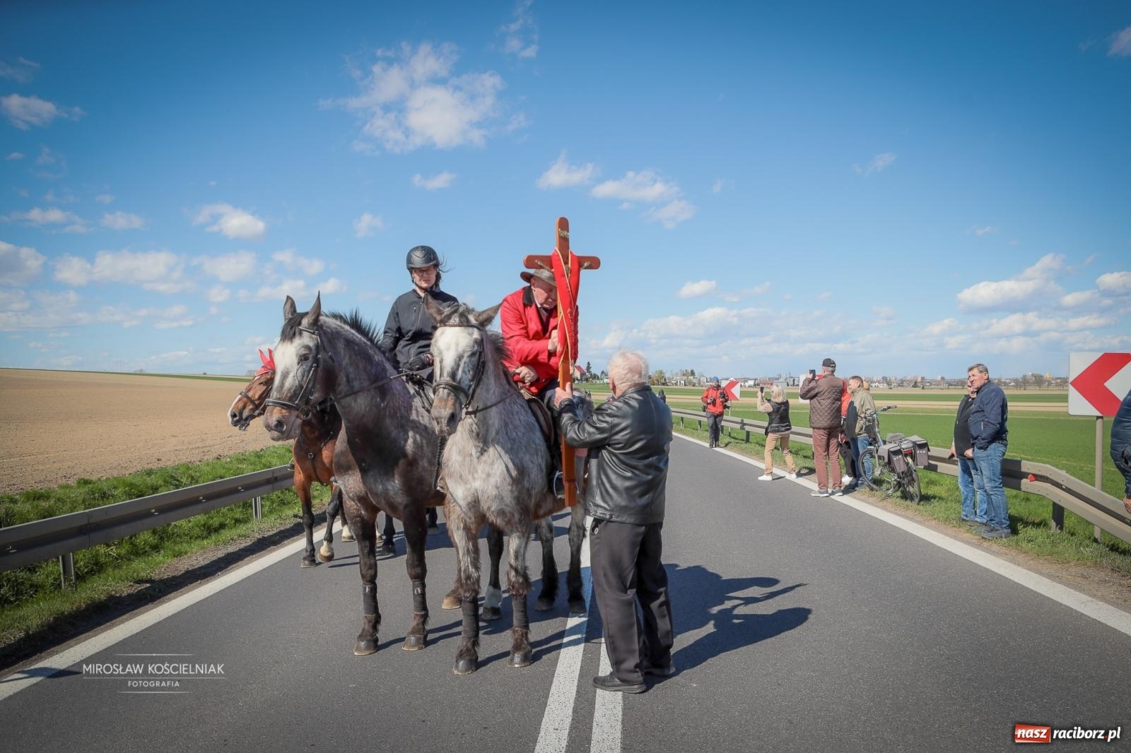 Zdjęcie w galerii na portalu naszraciborz.pl: Wielkanocny objazd pól w powiecie raciborskim [BIEŃKOWICE, PIETROWICE WLK., SUDÓŁ] wiadomości z regionu