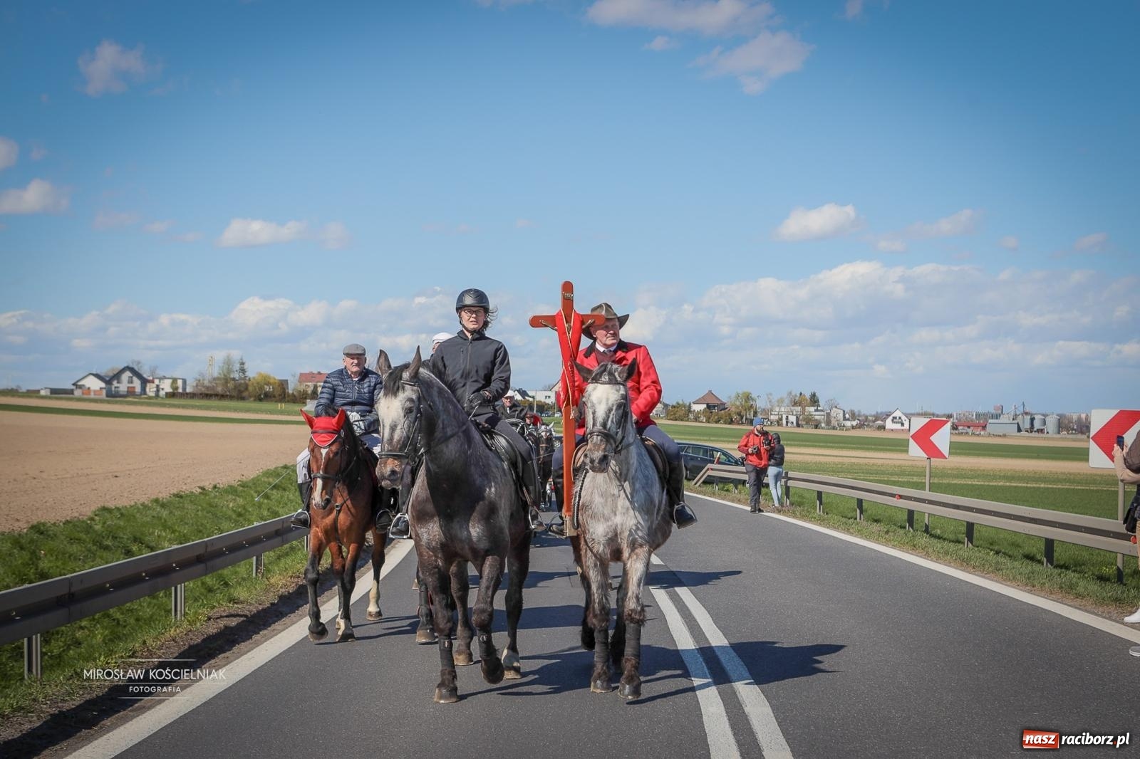 Zdjęcie w galerii na portalu naszraciborz.pl: Wielkanocny objazd pól w powiecie raciborskim [BIEŃKOWICE, PIETROWICE WLK., SUDÓŁ] wiadomości z regionu