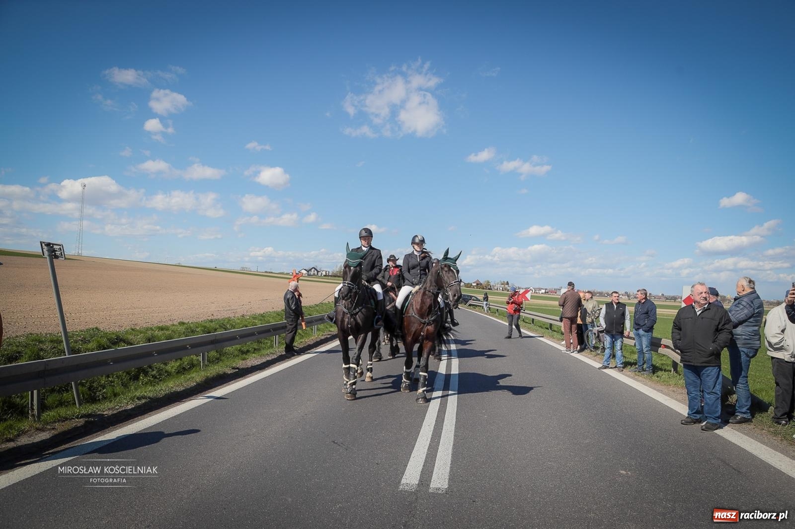 Zdjęcie w galerii na portalu naszraciborz.pl: Wielkanocny objazd pól w powiecie raciborskim [BIEŃKOWICE, PIETROWICE WLK., SUDÓŁ] wiadomości z regionu
