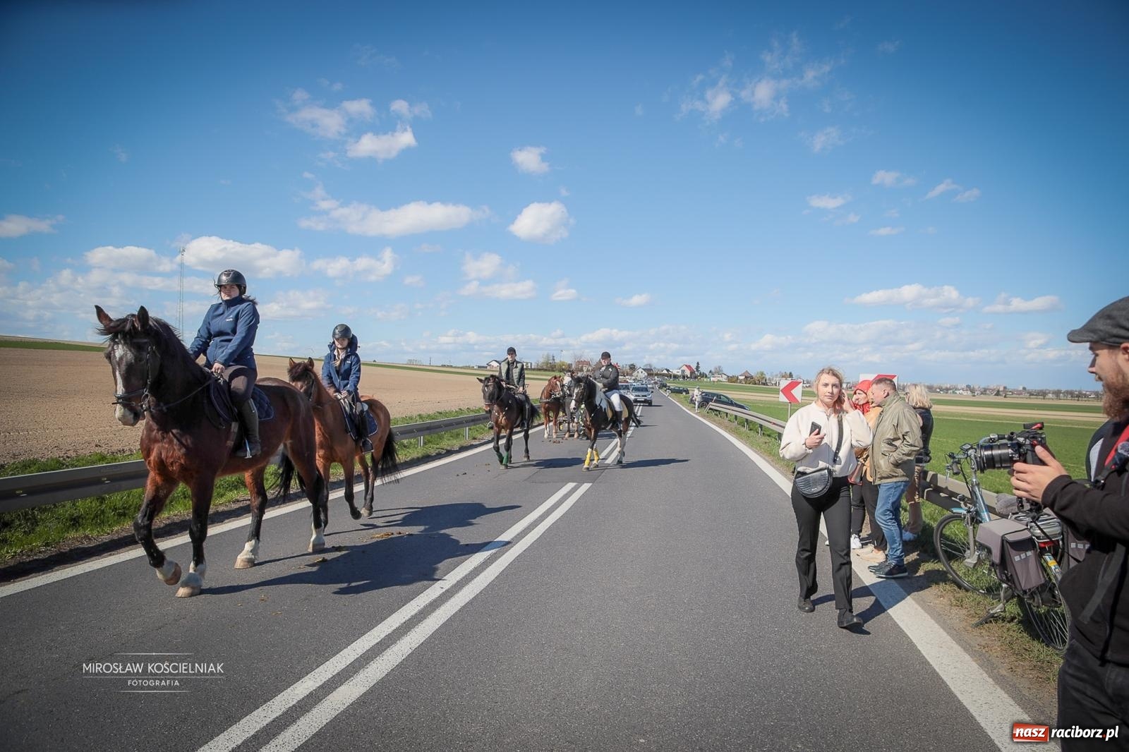 Zdjęcie w galerii na portalu naszraciborz.pl: Wielkanocny objazd pól w powiecie raciborskim [BIEŃKOWICE, PIETROWICE WLK., SUDÓŁ] wiadomości z regionu