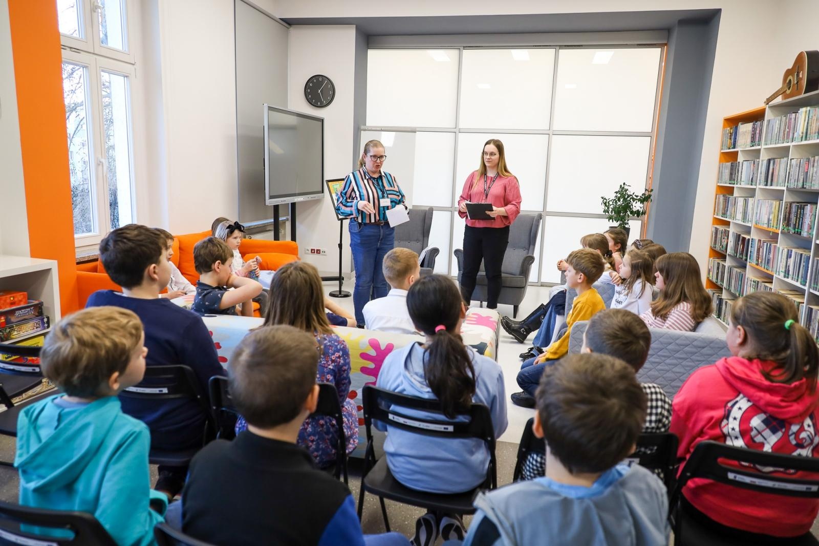 Zdjęcie w galerii na portalu naszraciborz.pl: Konkurs wiedzy dla dzieci Czerwone krzesło w raciborskiej bibliotece wiadomości z regionu