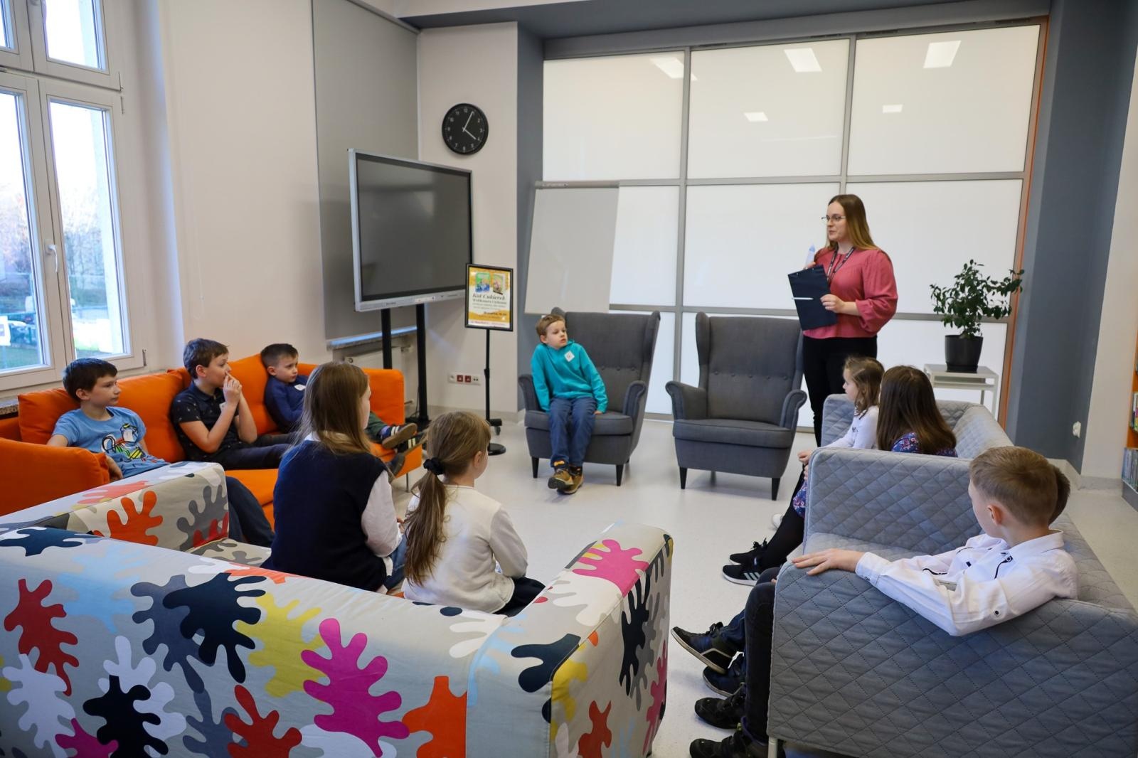 Zdjęcie w galerii na portalu naszraciborz.pl: Konkurs wiedzy dla dzieci Czerwone krzesło w raciborskiej bibliotece wiadomości z regionu