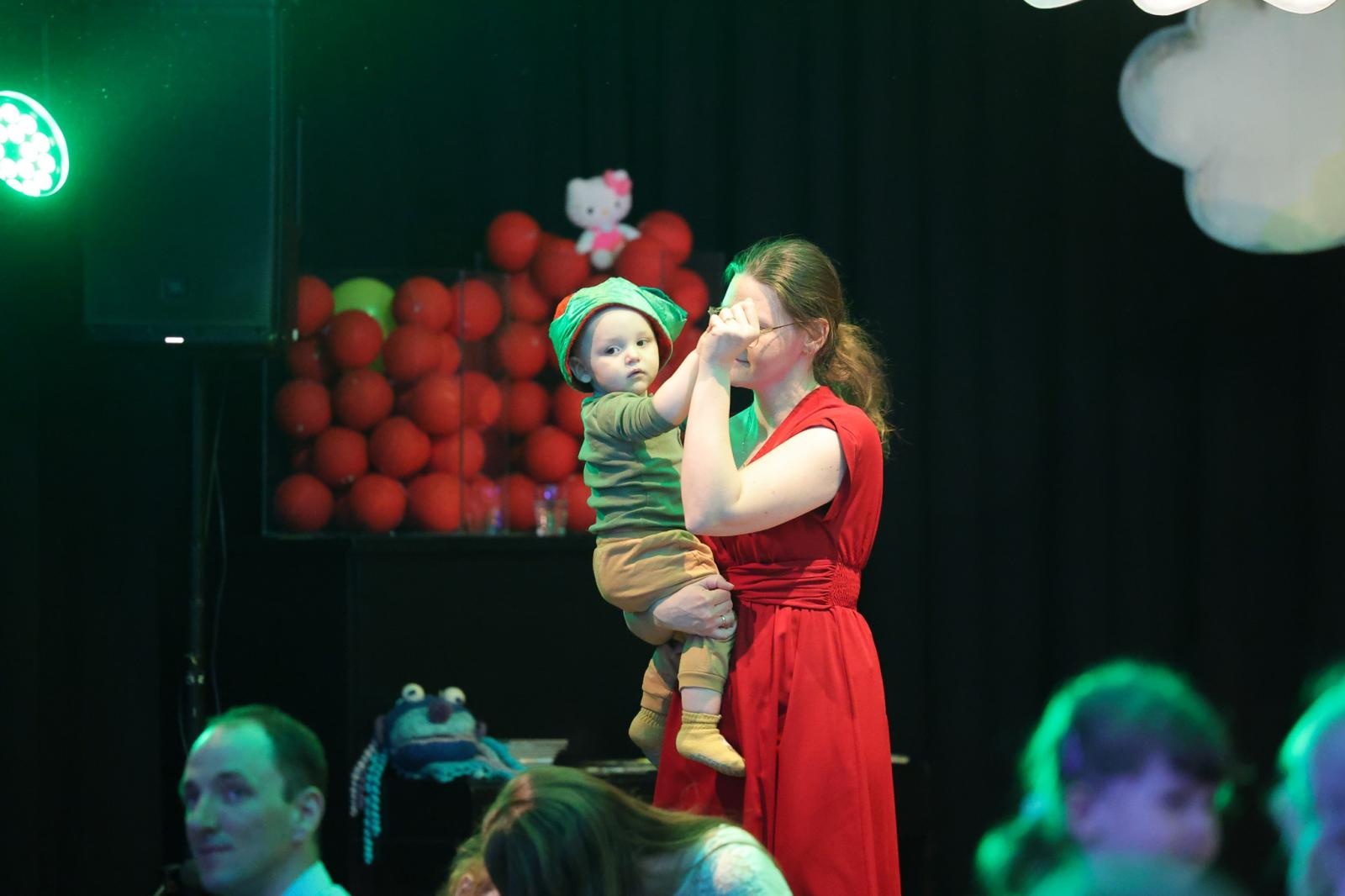 Zdjęcie w galerii na portalu naszraciborz.pl: Od Śnieżki po Kosmiczne Opowieści. Maluchy w krainie dźwięku zapraszają na koncert wiadomości z regionu