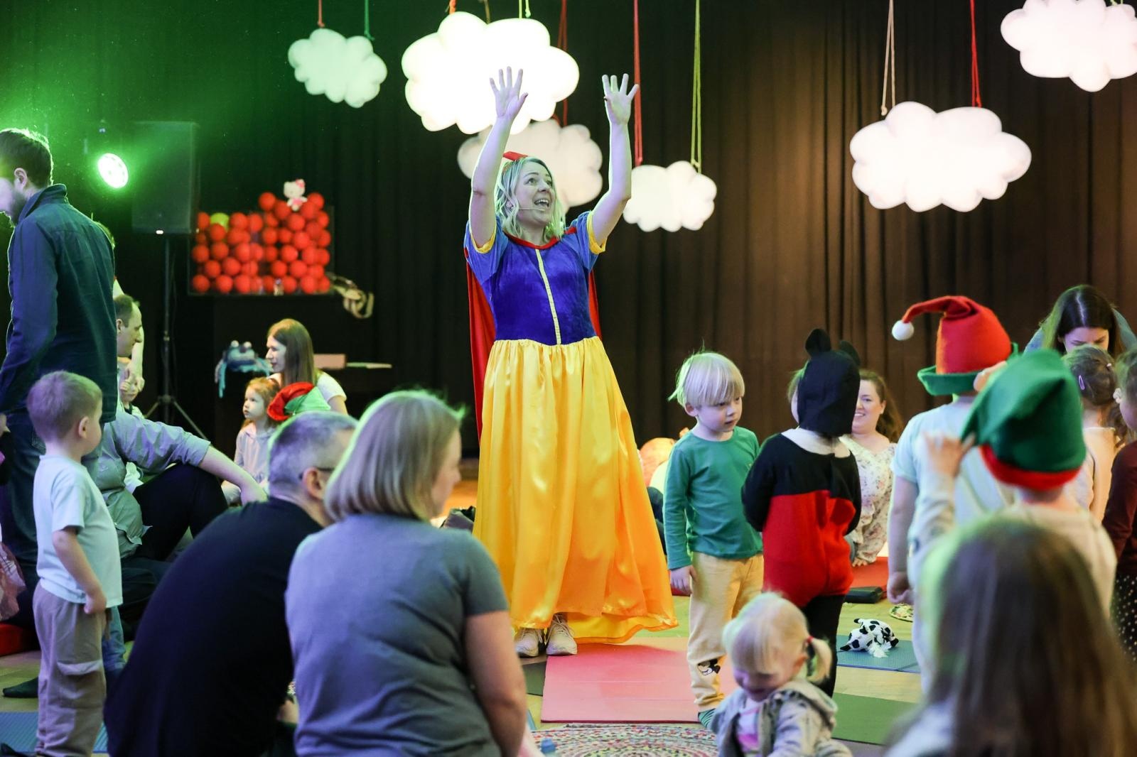 Zdjęcie w galerii na portalu naszraciborz.pl: Od Śnieżki po Kosmiczne Opowieści. Maluchy w krainie dźwięku zapraszają na koncert wiadomości z regionu