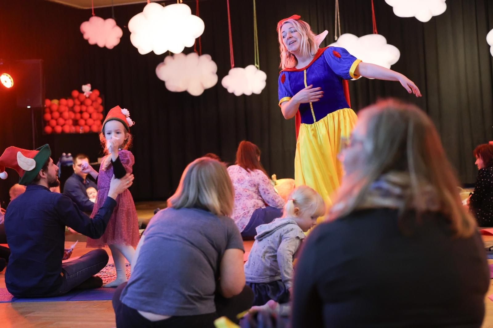 Zdjęcie w galerii na portalu naszraciborz.pl: Od Śnieżki po Kosmiczne Opowieści. Maluchy w krainie dźwięku zapraszają na koncert wiadomości z regionu