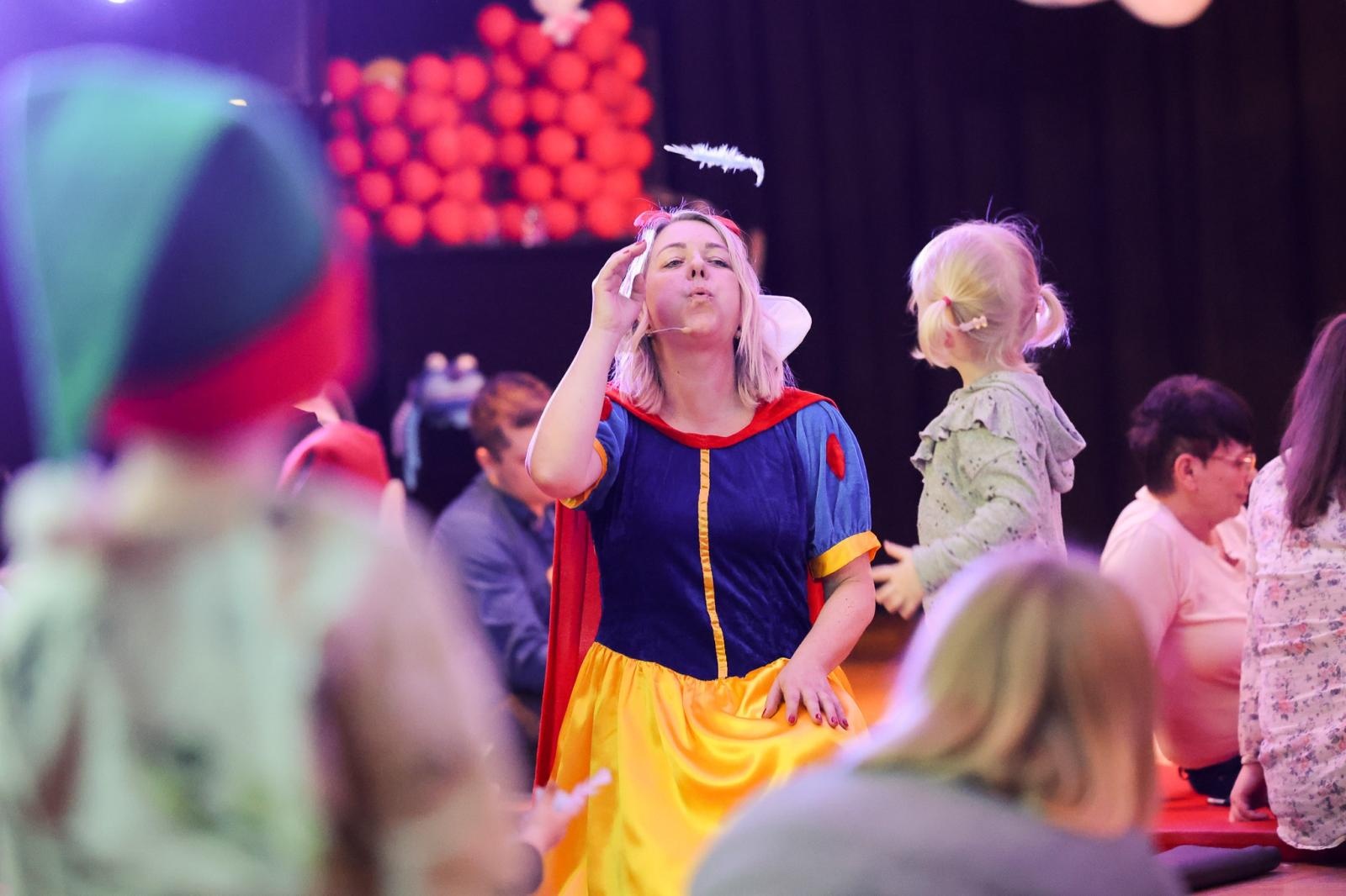 Zdjęcie w galerii na portalu naszraciborz.pl: Od Śnieżki po Kosmiczne Opowieści. Maluchy w krainie dźwięku zapraszają na koncert wiadomości z regionu